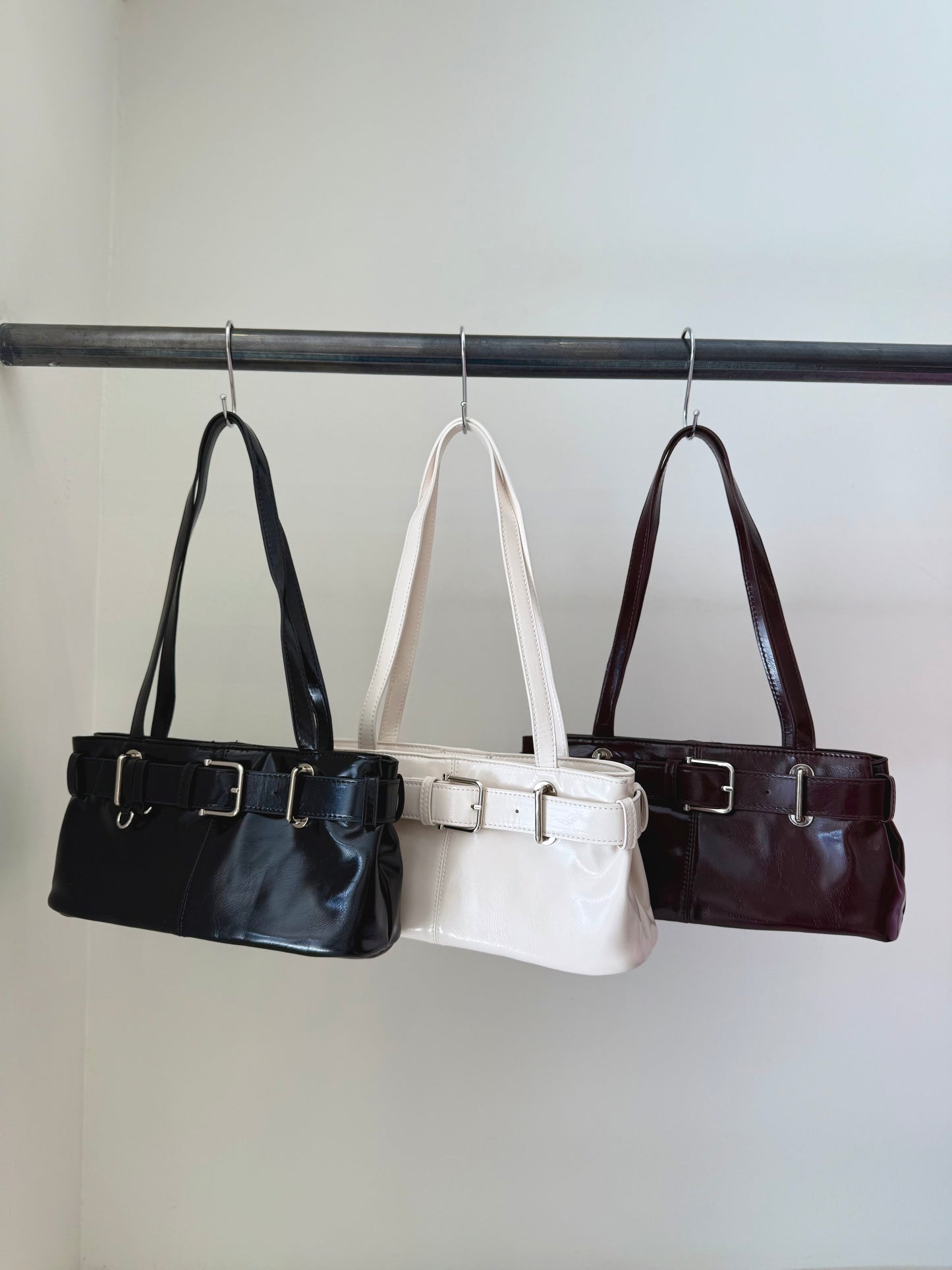 QUEST Belted shoulder bag