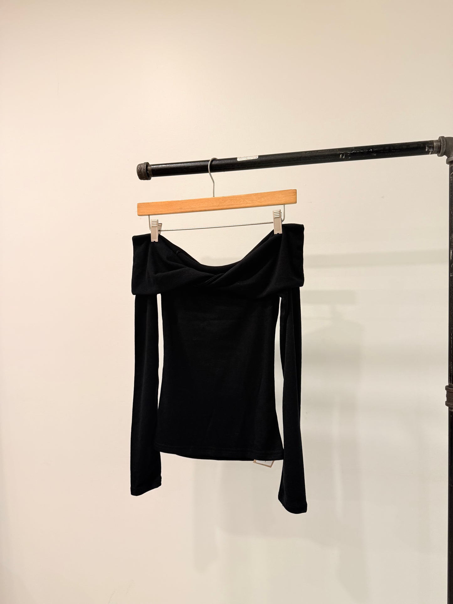RIFF Twisted off shoulder top