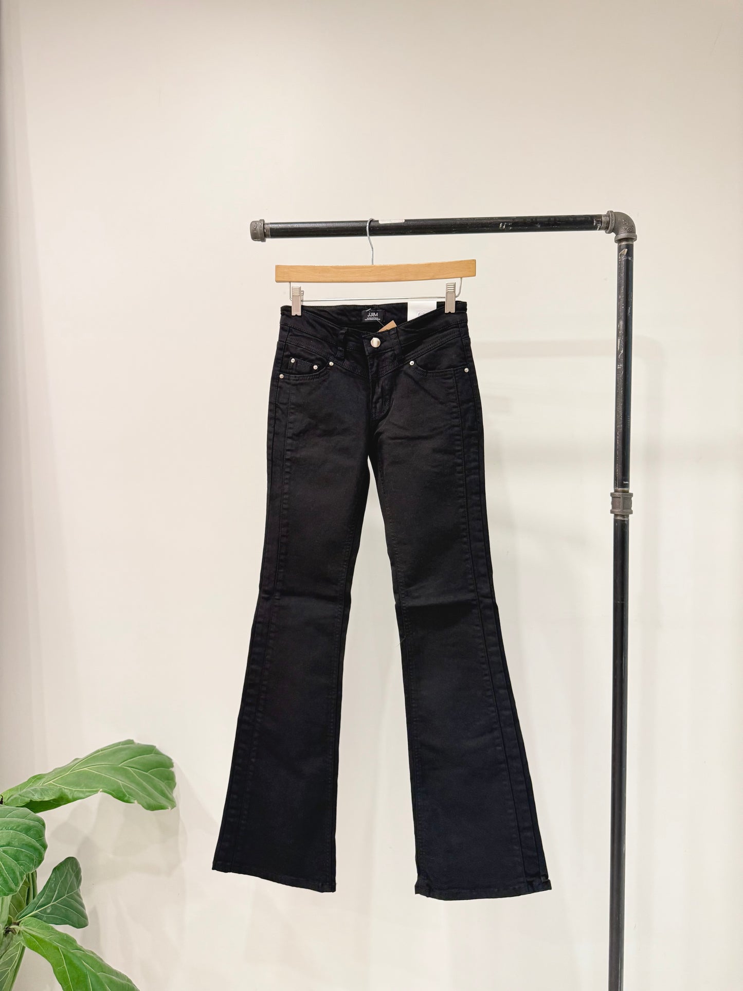 ANNIKA Low-rise flare jeans