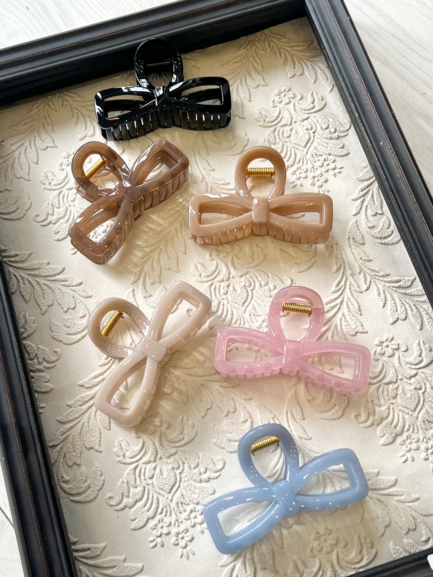 TIGO Large bow hair claw