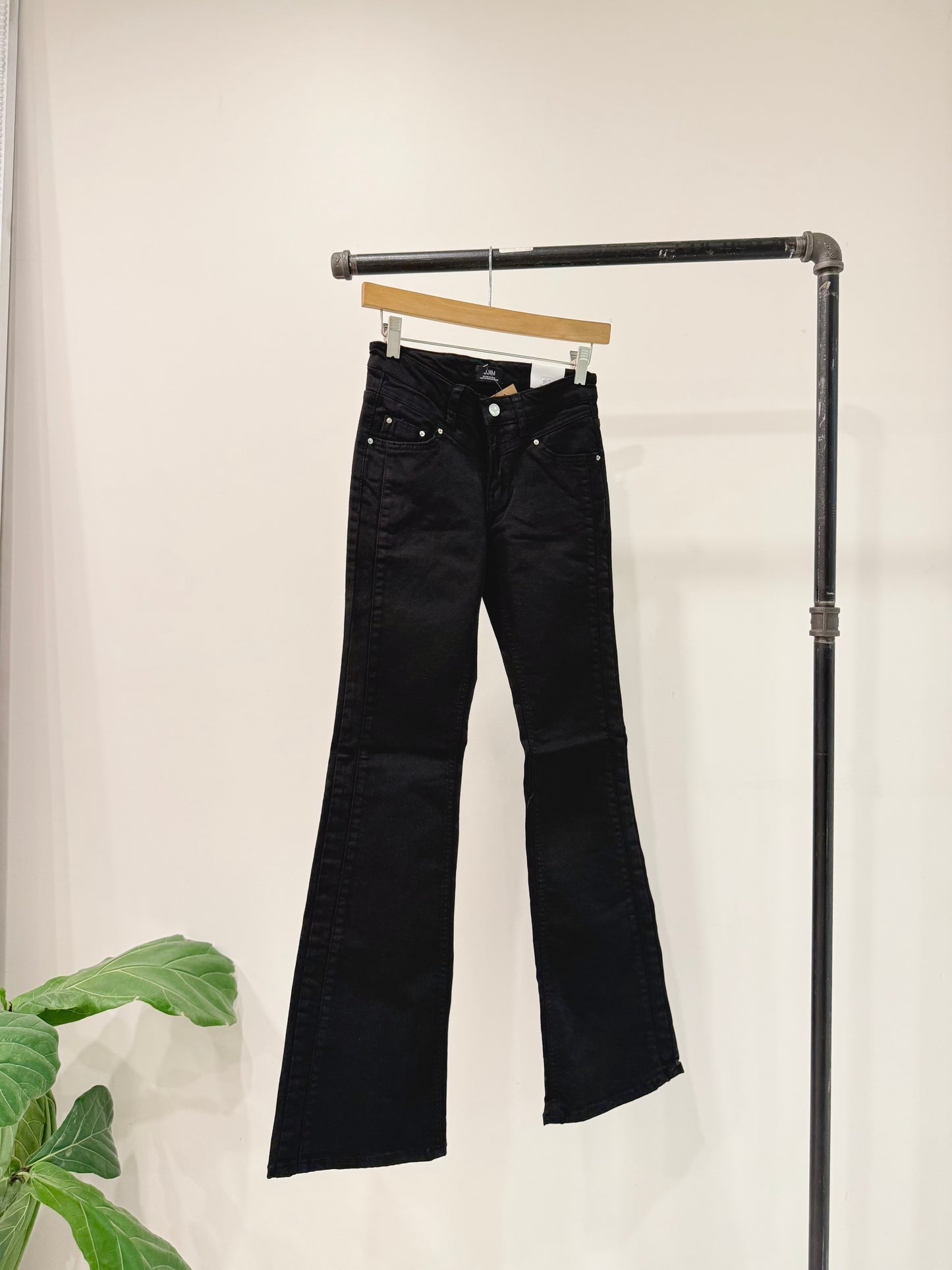 ANNIKA Low-rise flare jeans