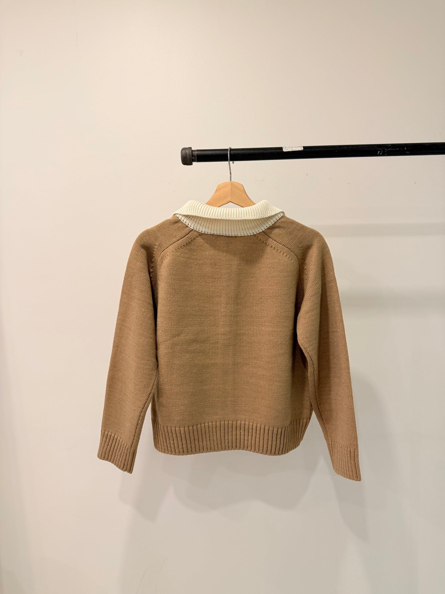 TAKE Contrast collar zip-up