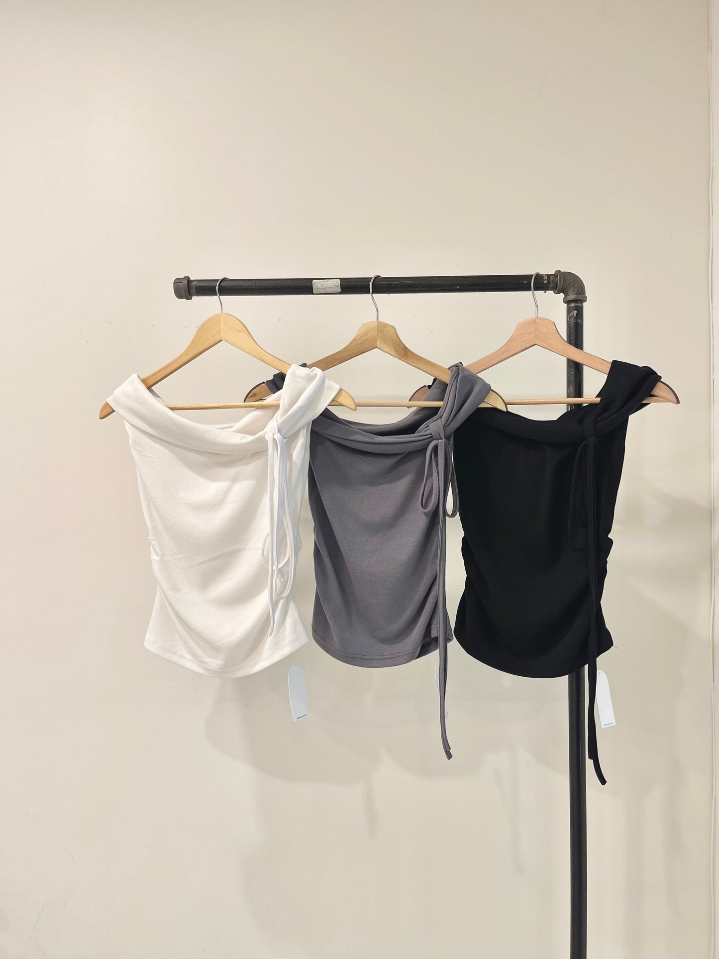 ELLIE Off-shoulder tank