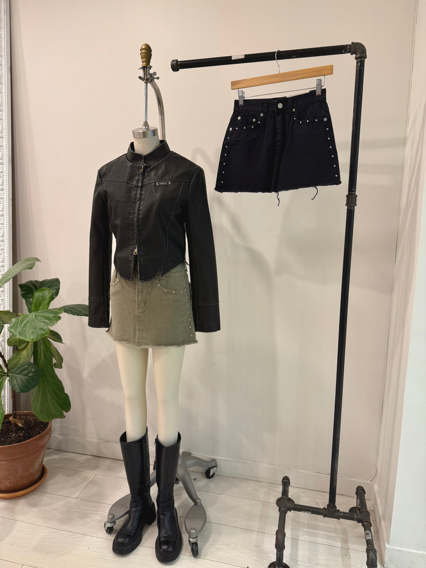 CARLA Studded mini skirt