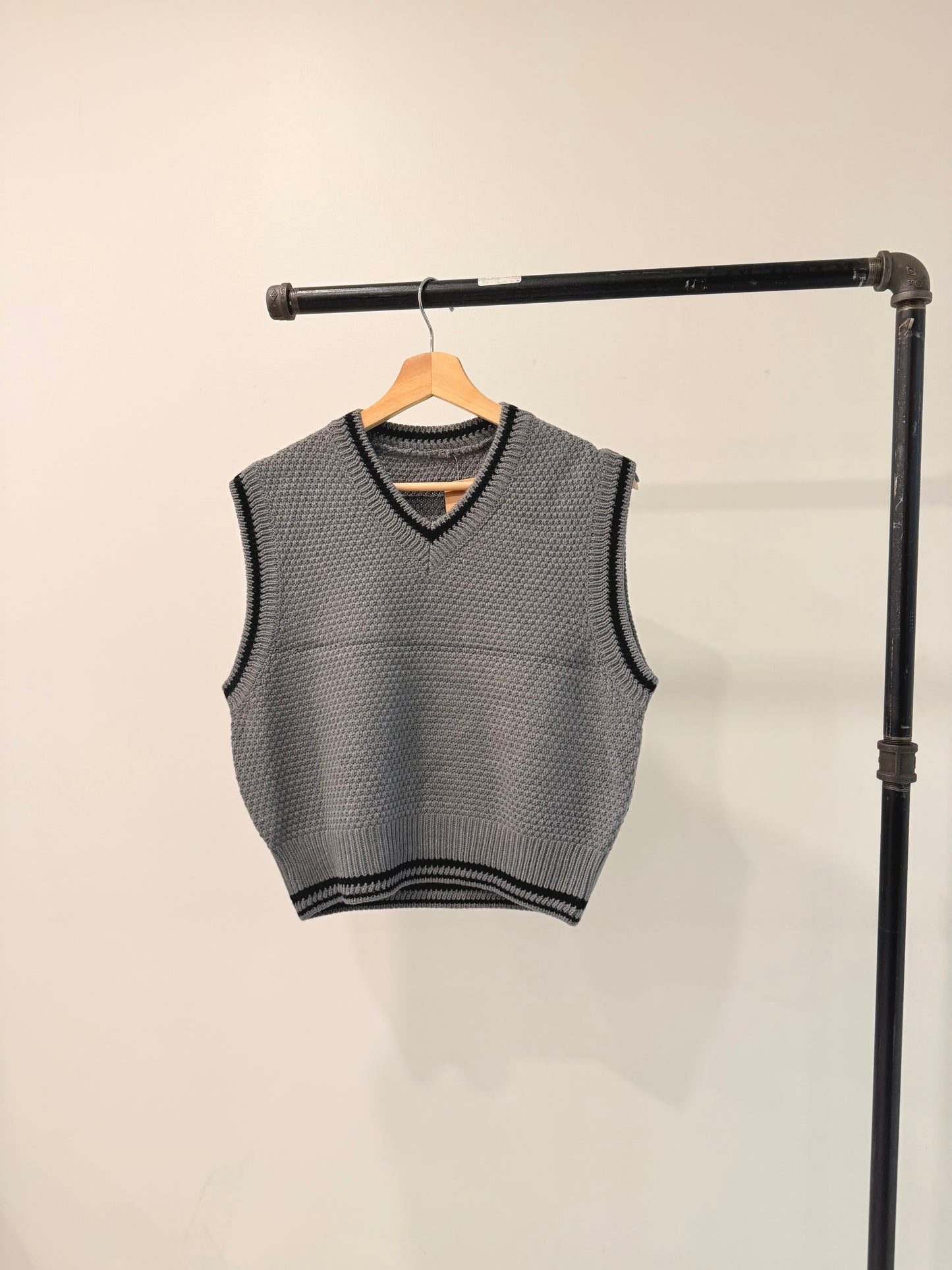 KIND Knit vest