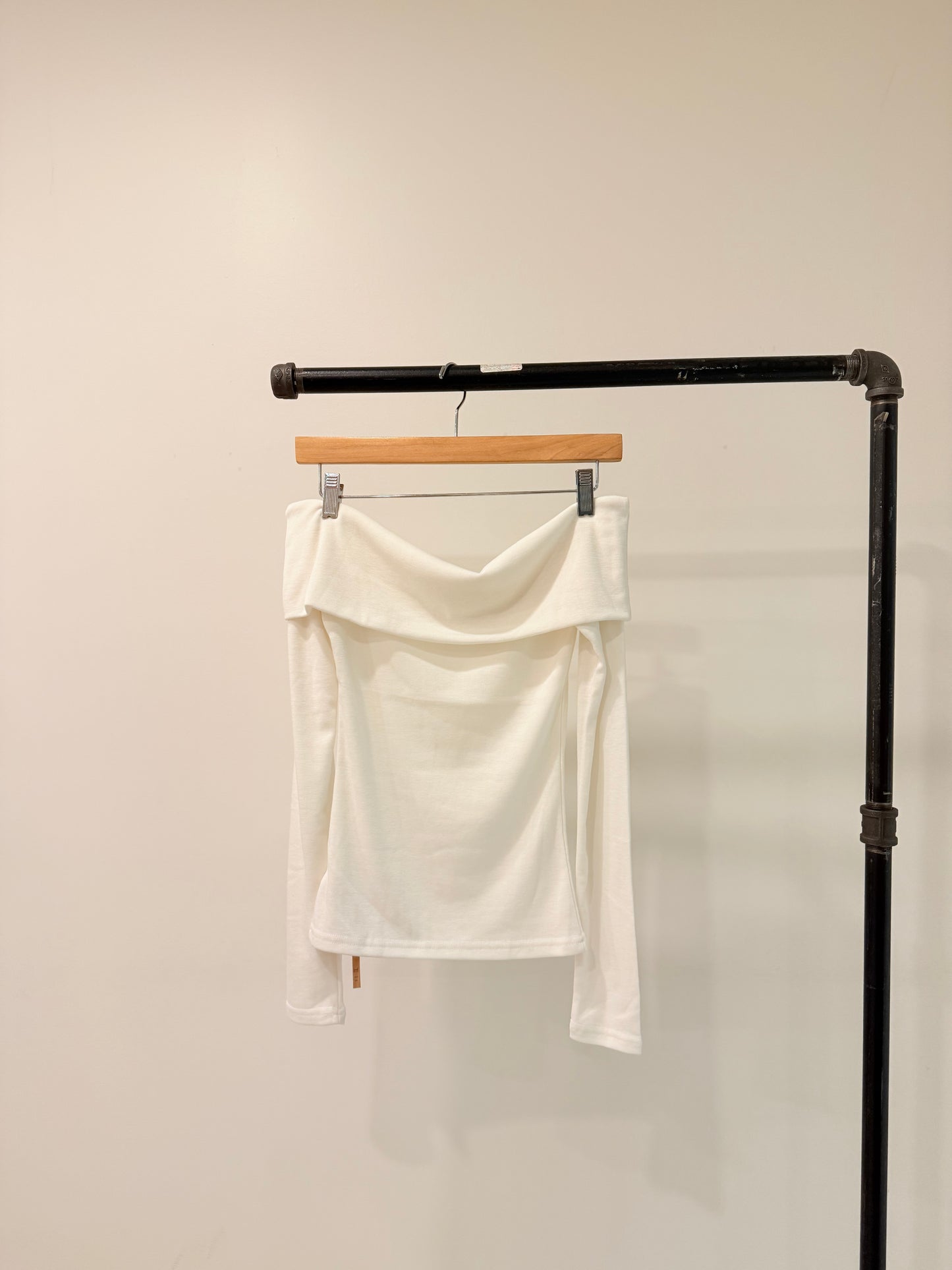 RIFF Twisted off shoulder top