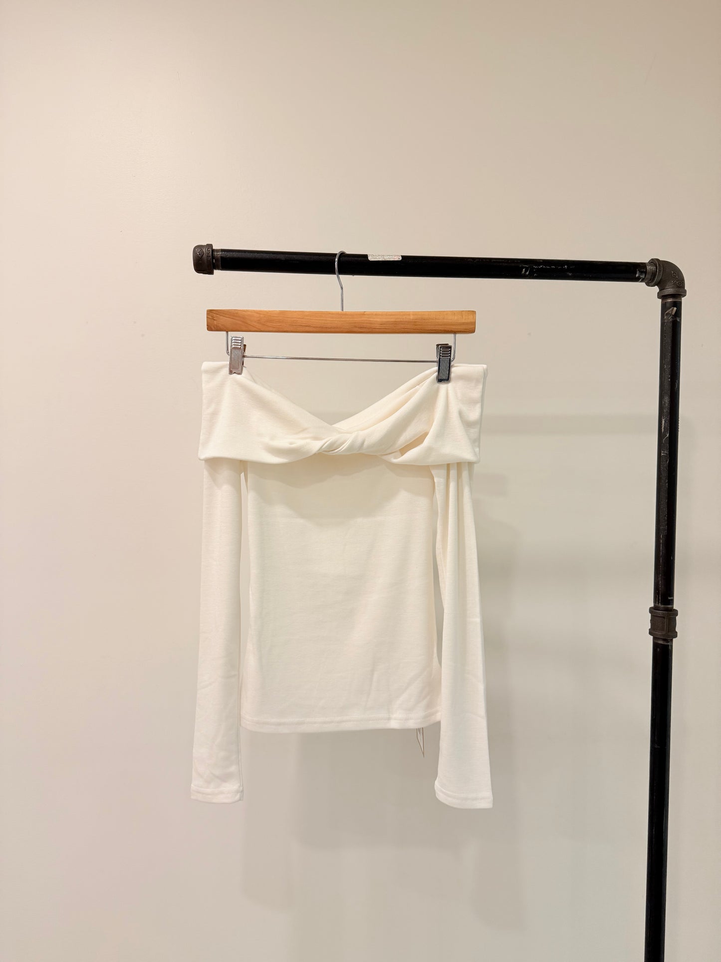 RIFF Twisted off shoulder top