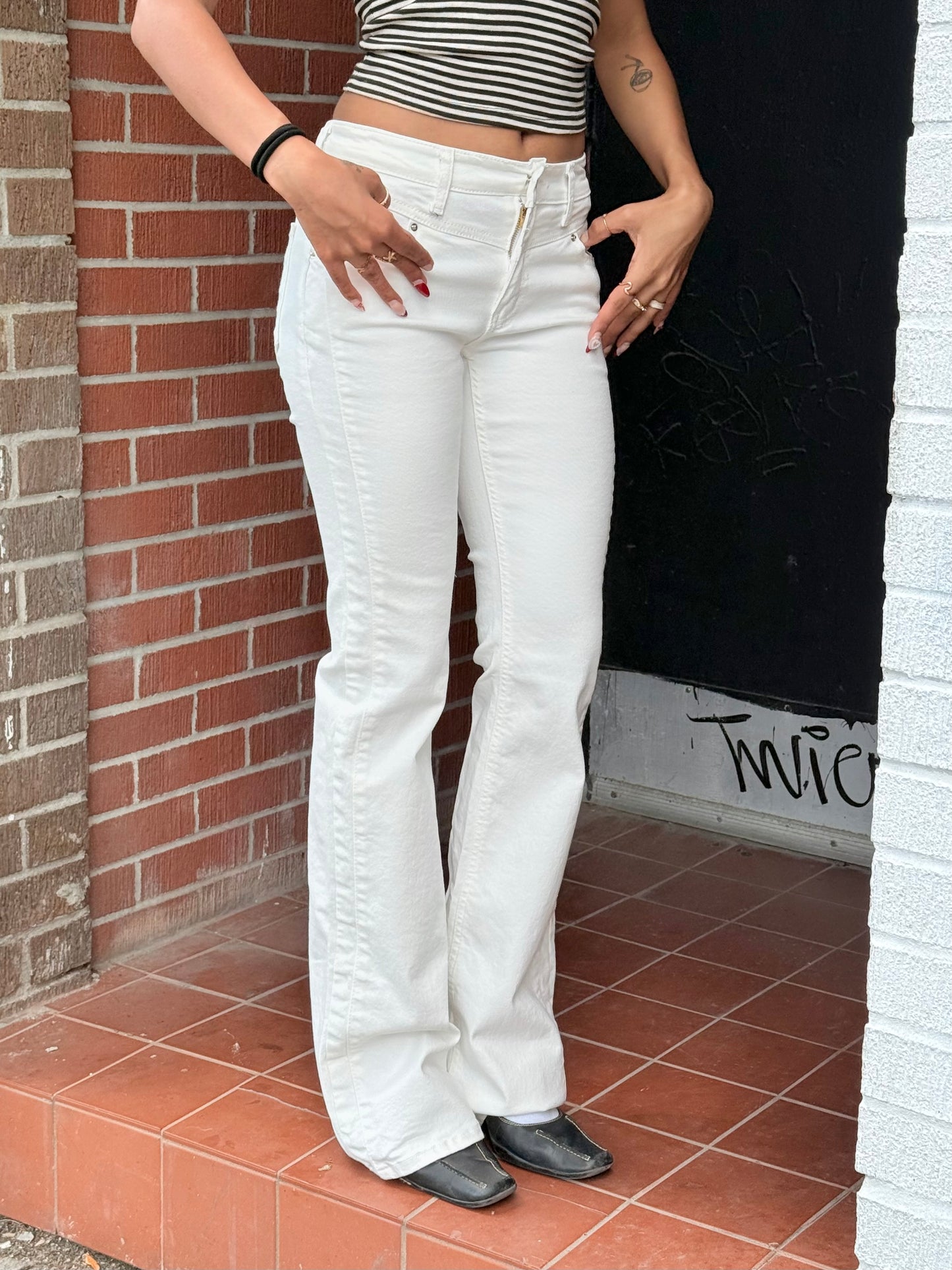 ANNIKA Low-rise flare jeans