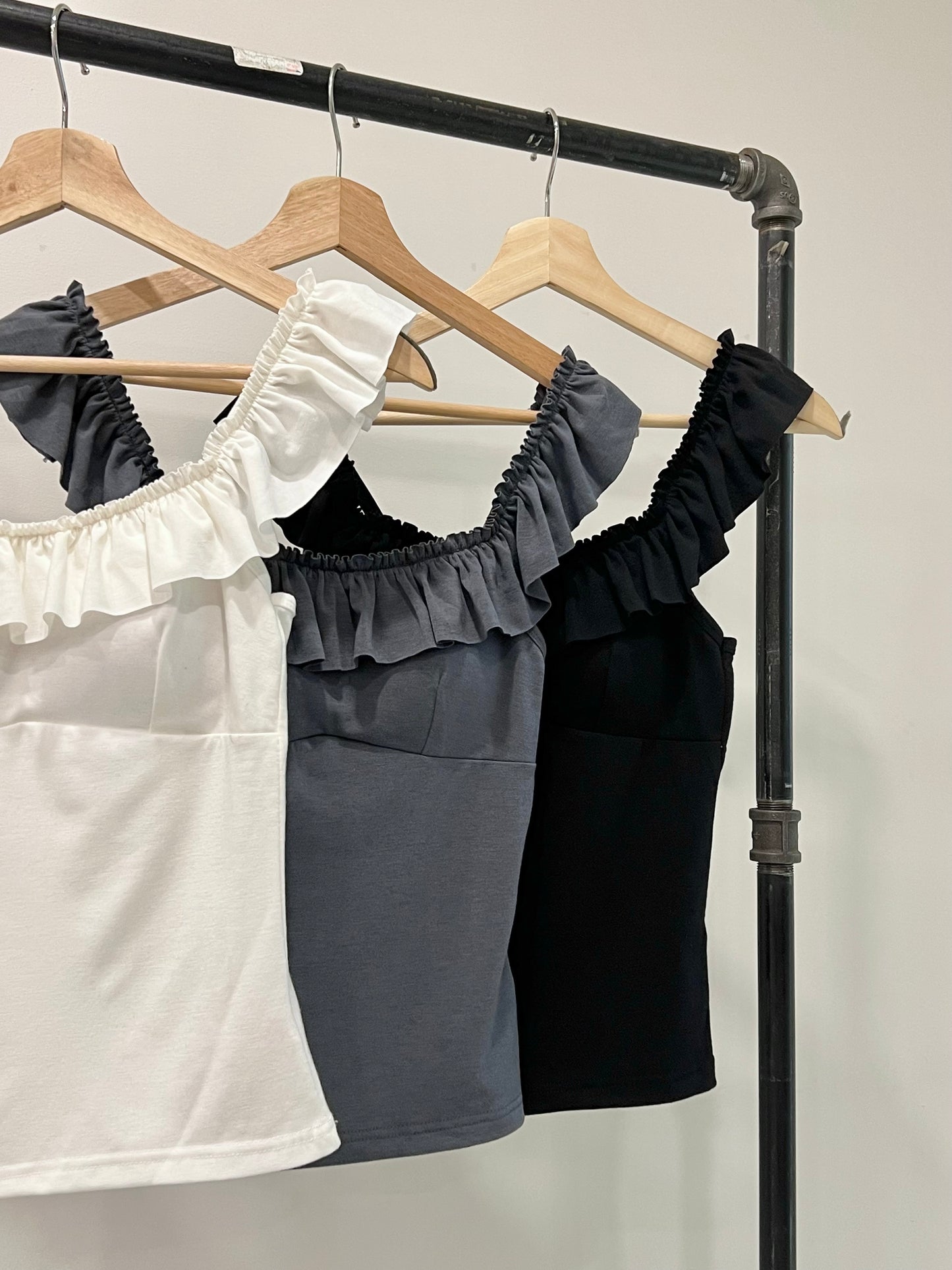 POZE Ruffle tank top