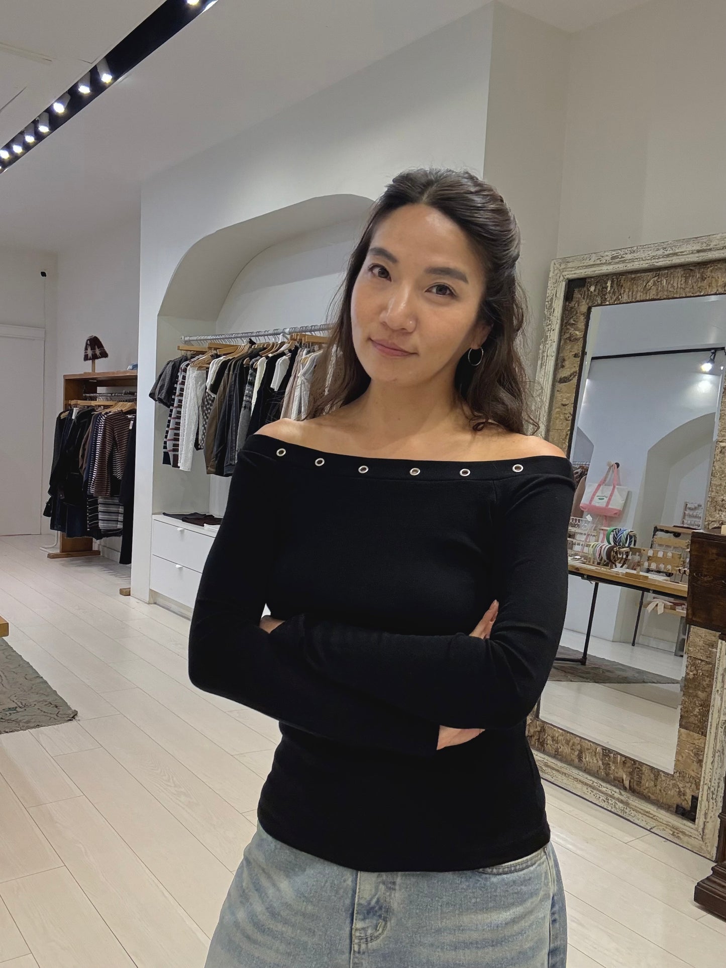 CHEAT Off shoulder eyelet top