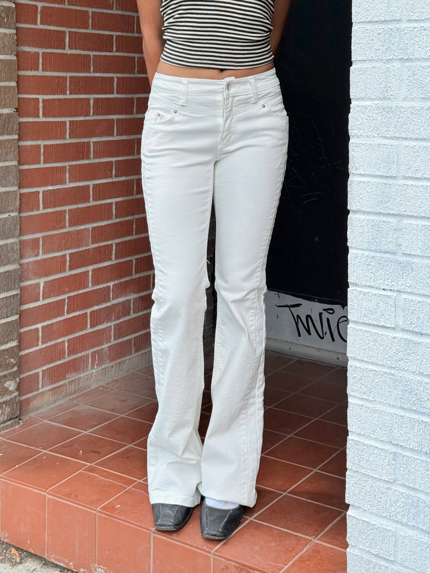 ANNIKA Low-rise flare jeans