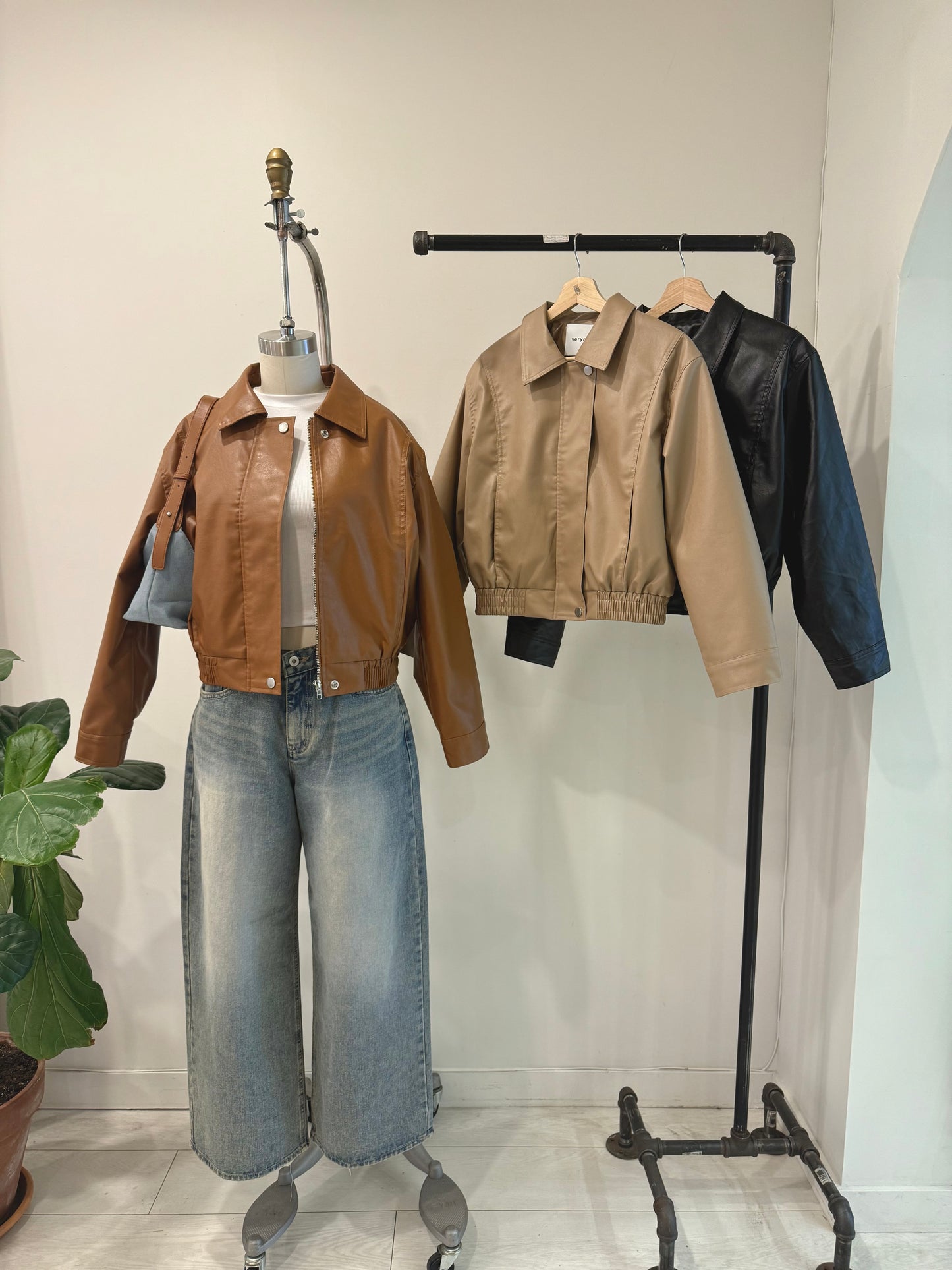MEEN Cropped faux leather jacket