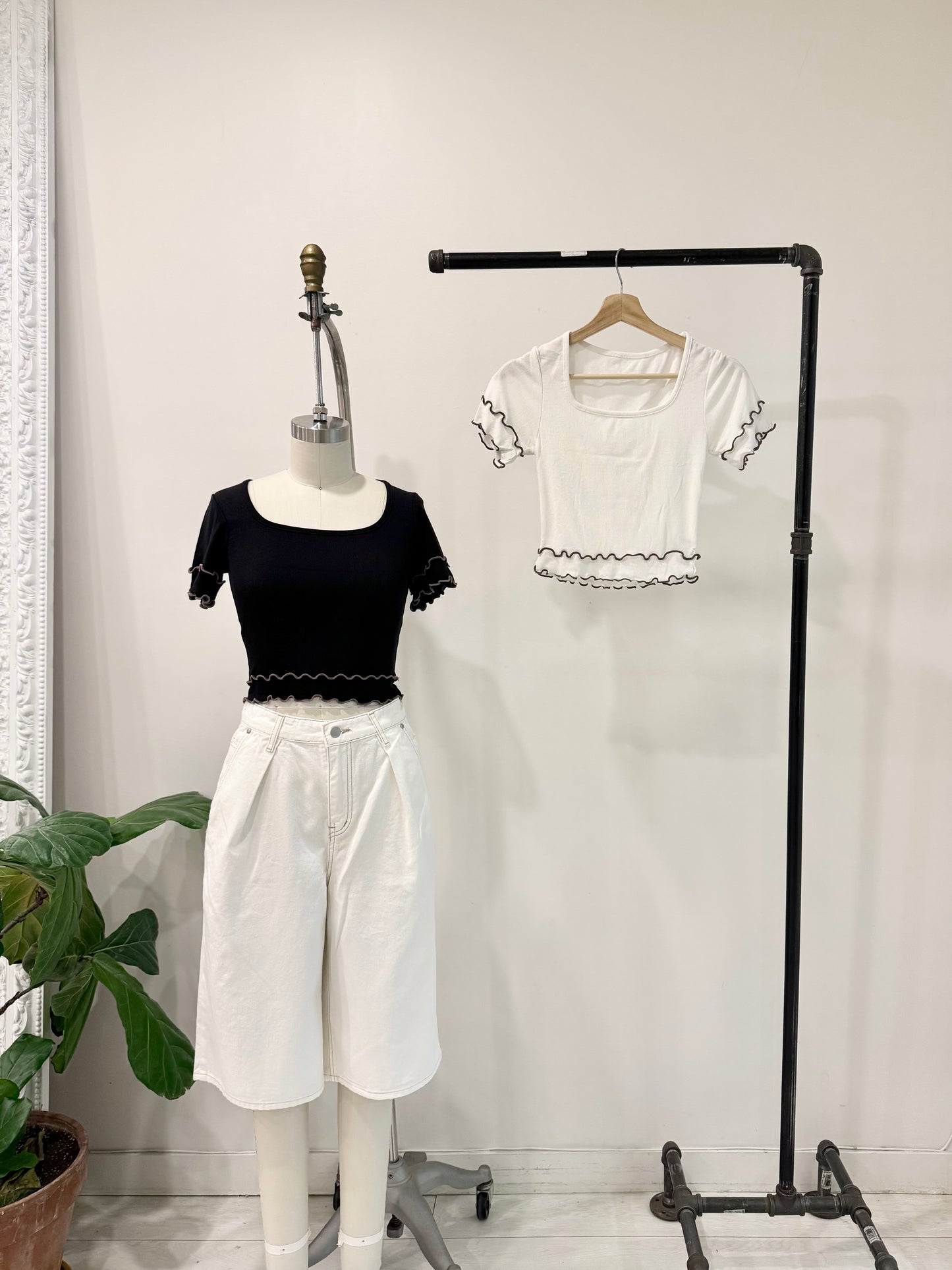 EMBER Lettuce edge tee