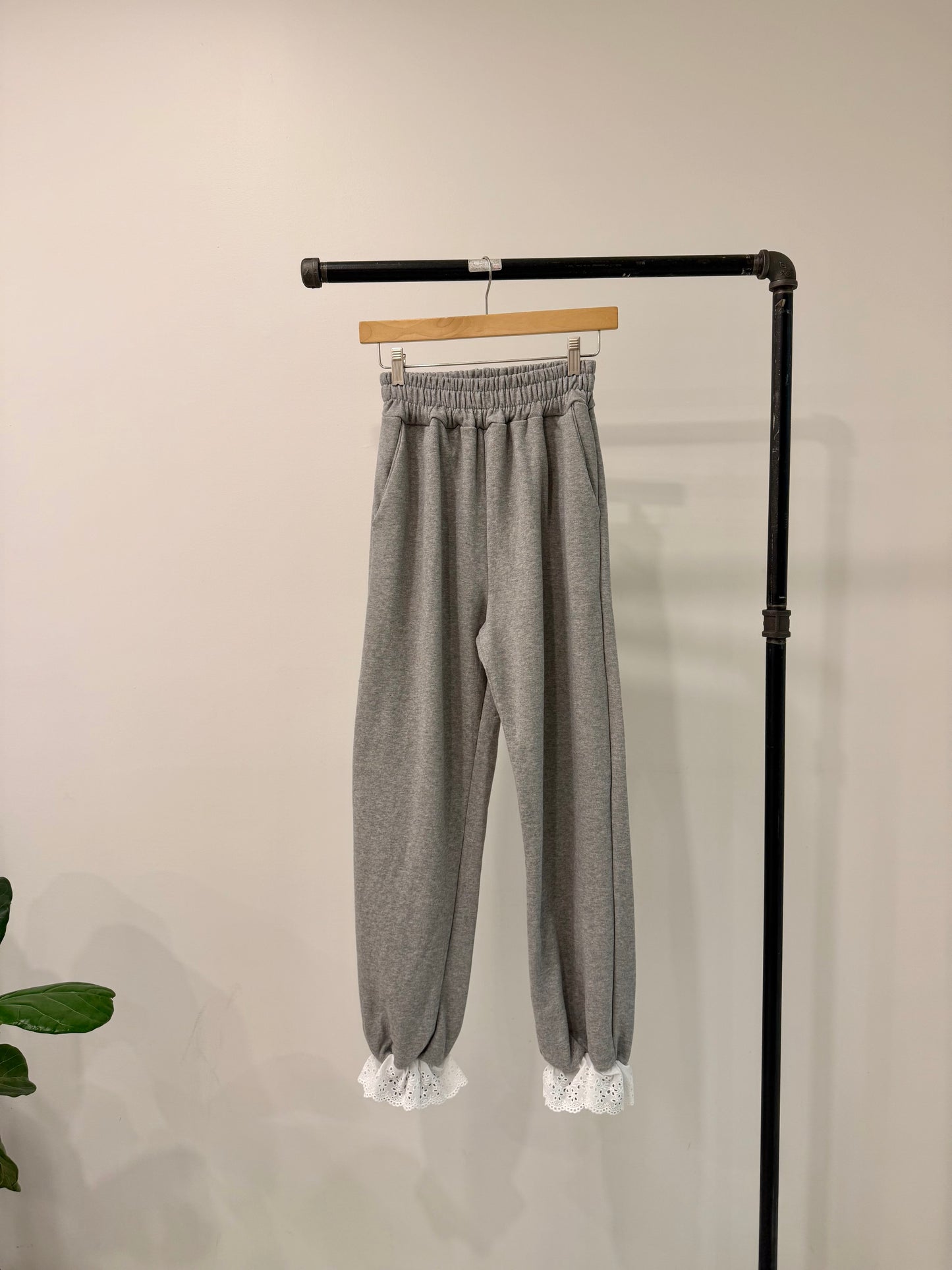 UNNIE Lace joggers