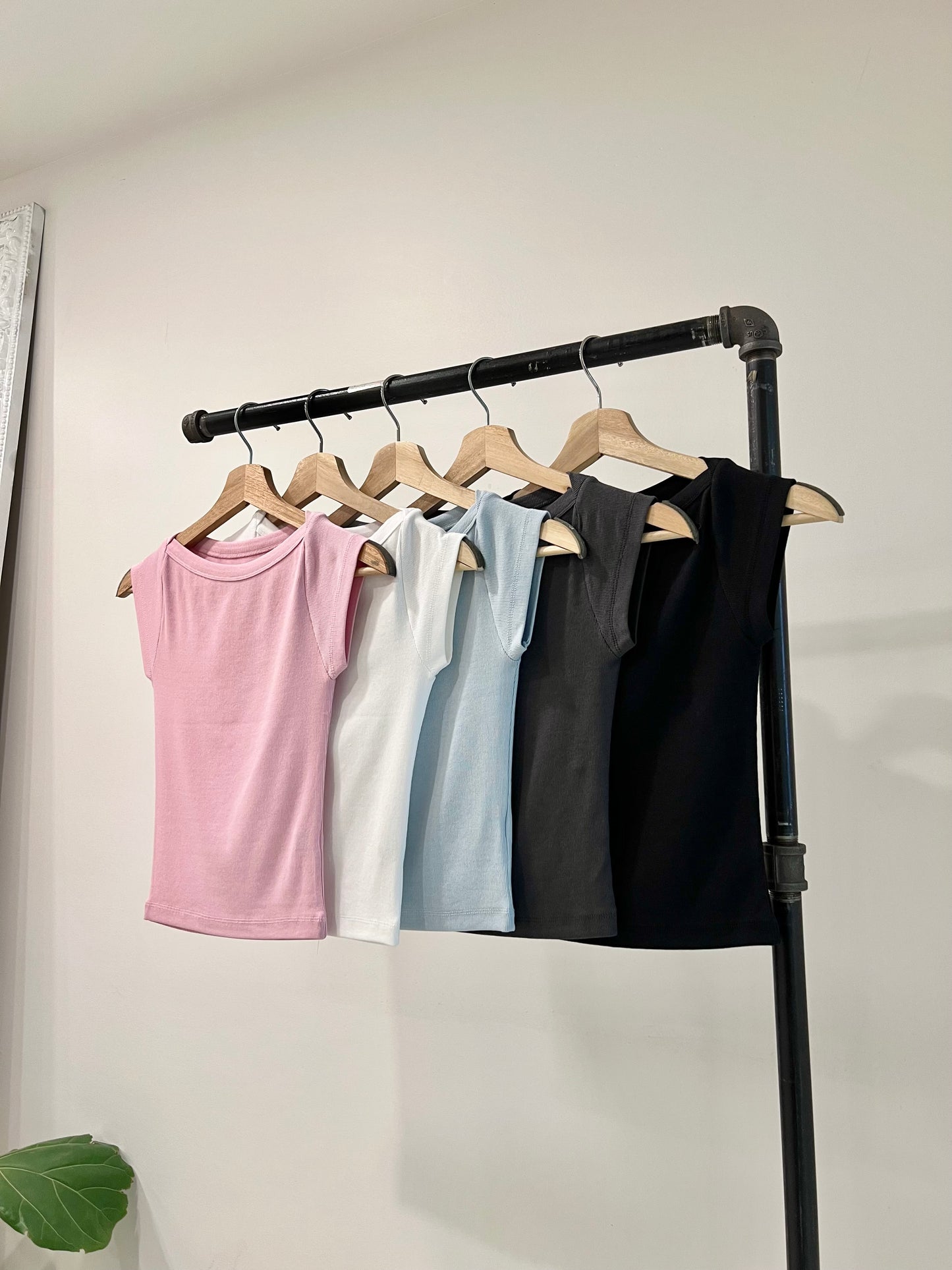 CODA Boat-neckline tee