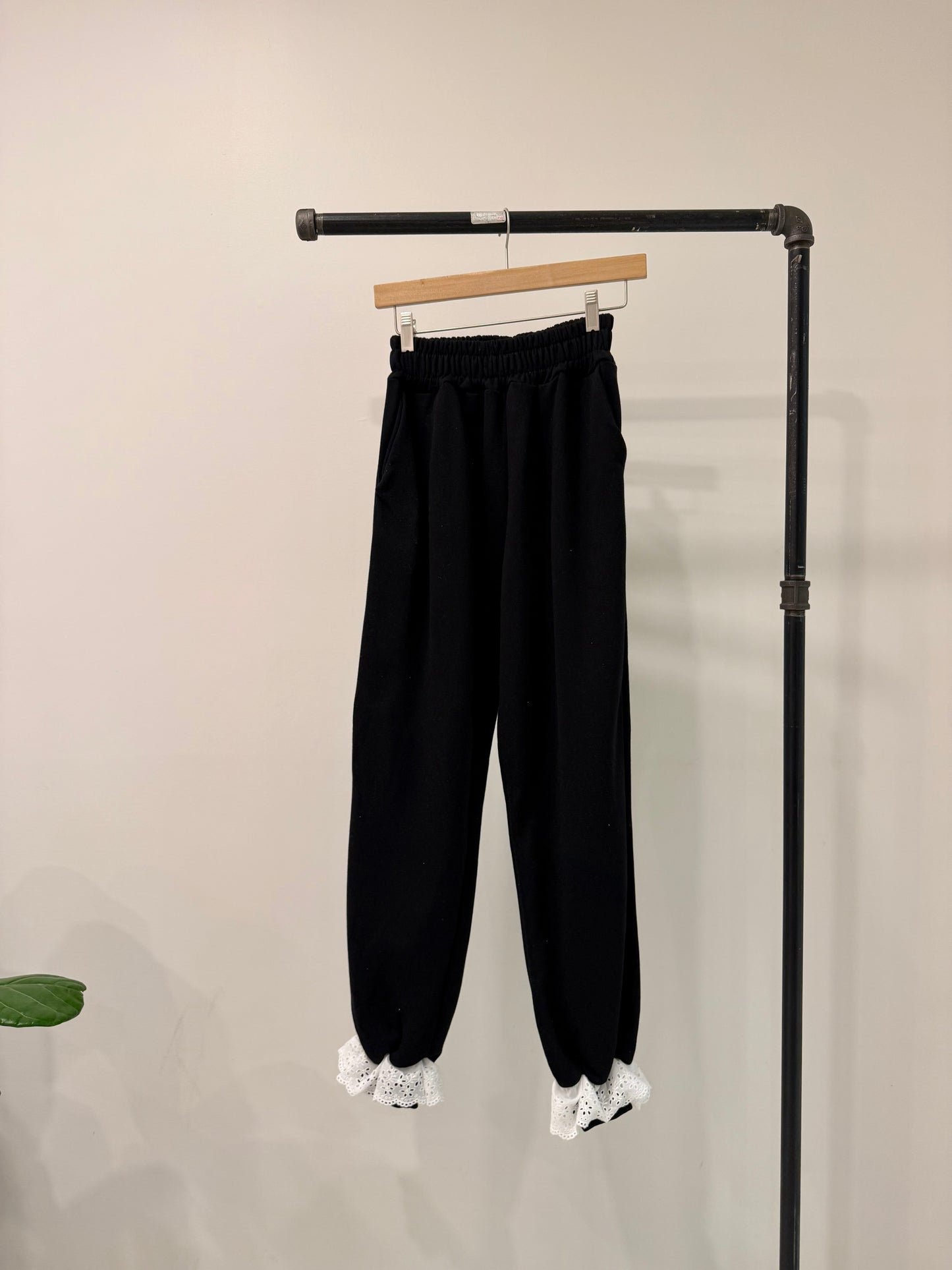 UNNIE Lace joggers
