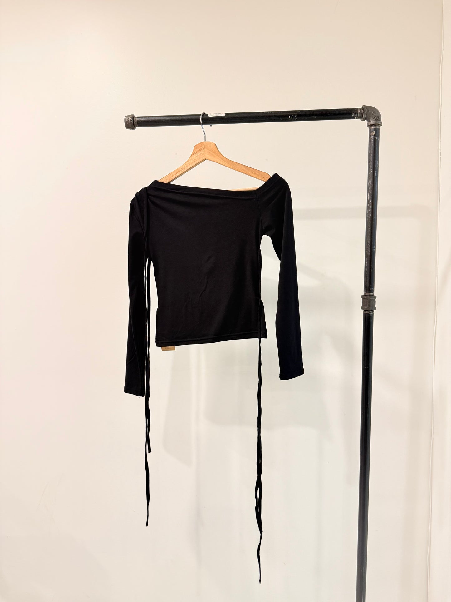 IZZY Off shoulder tie top