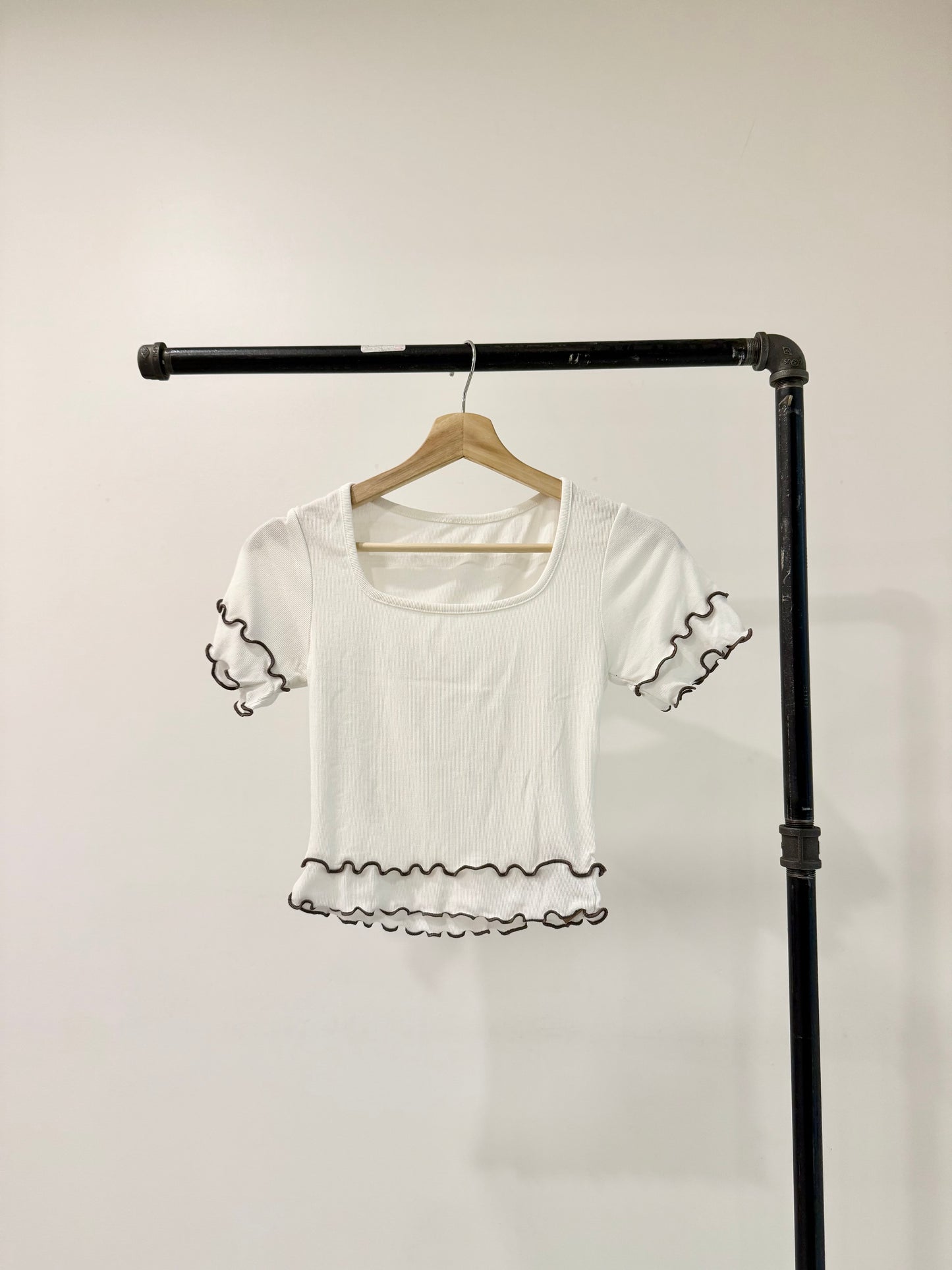 EMBER Lettuce edge tee