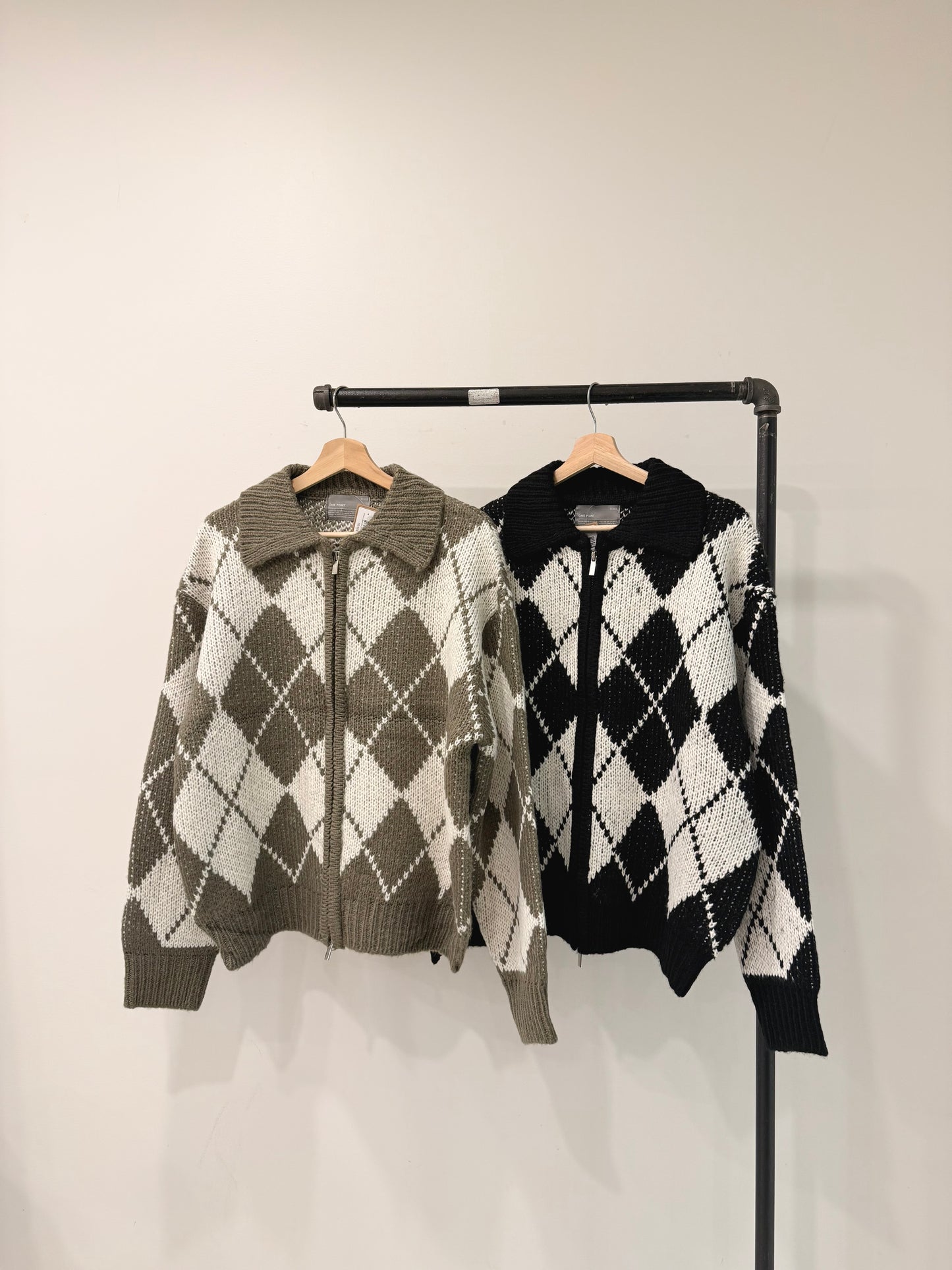 TOHO Argyle zip-up sweater
