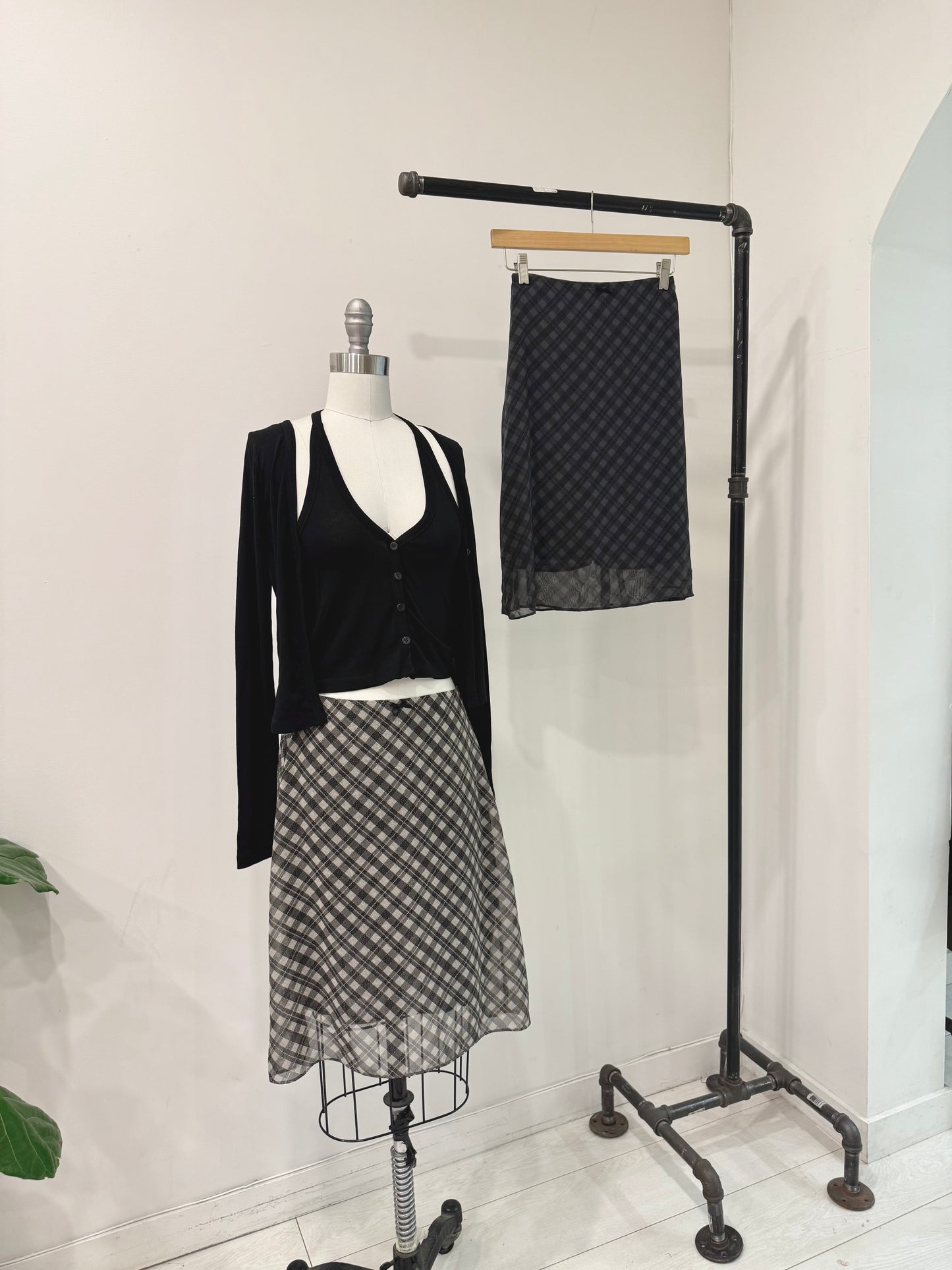 NOOR Plaid midi skirt