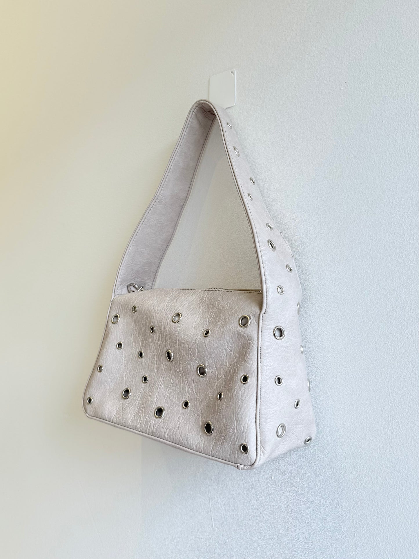 PEBBLE Eyelet shoulder bag