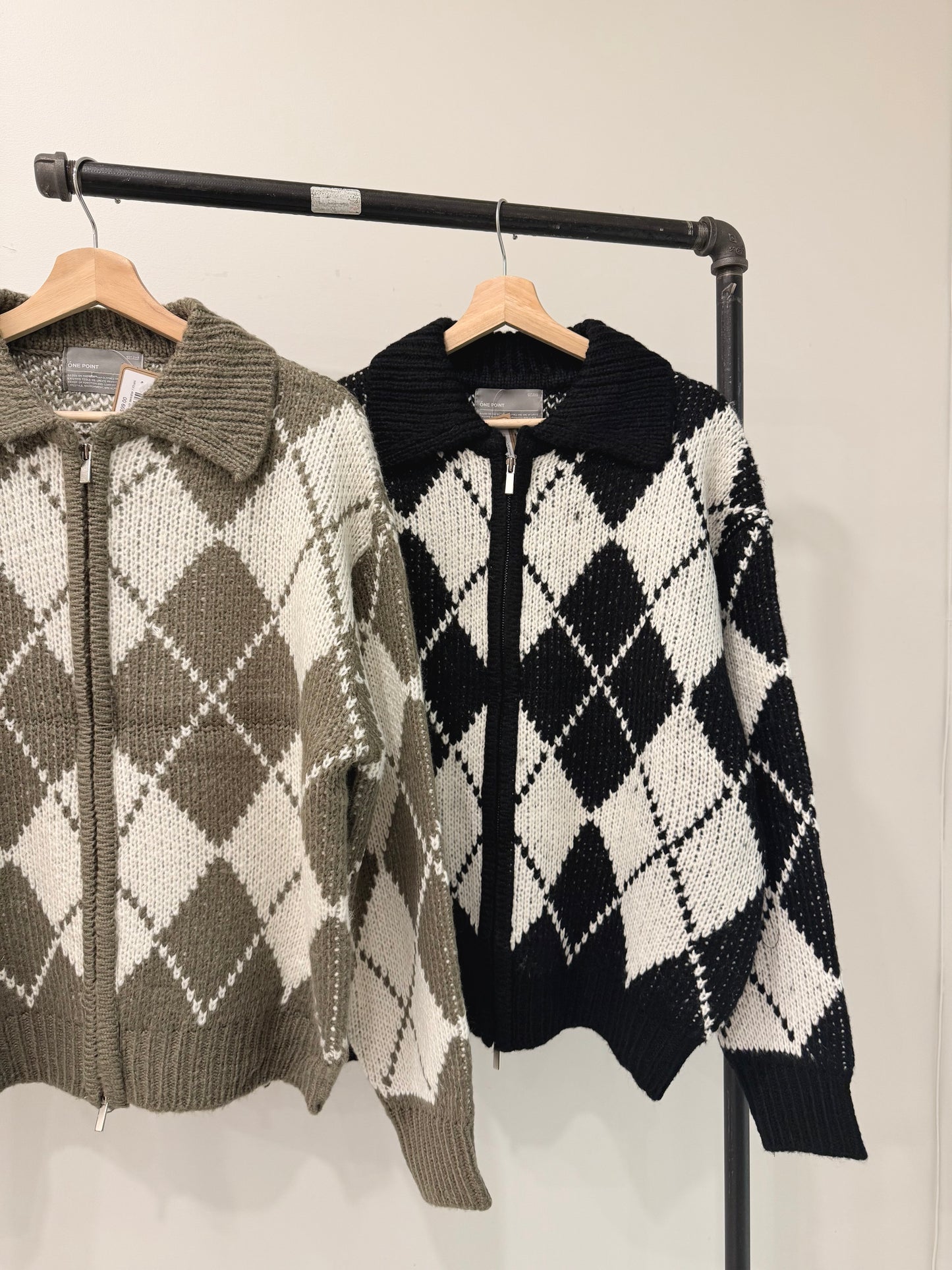 TOHO Argyle zip-up sweater