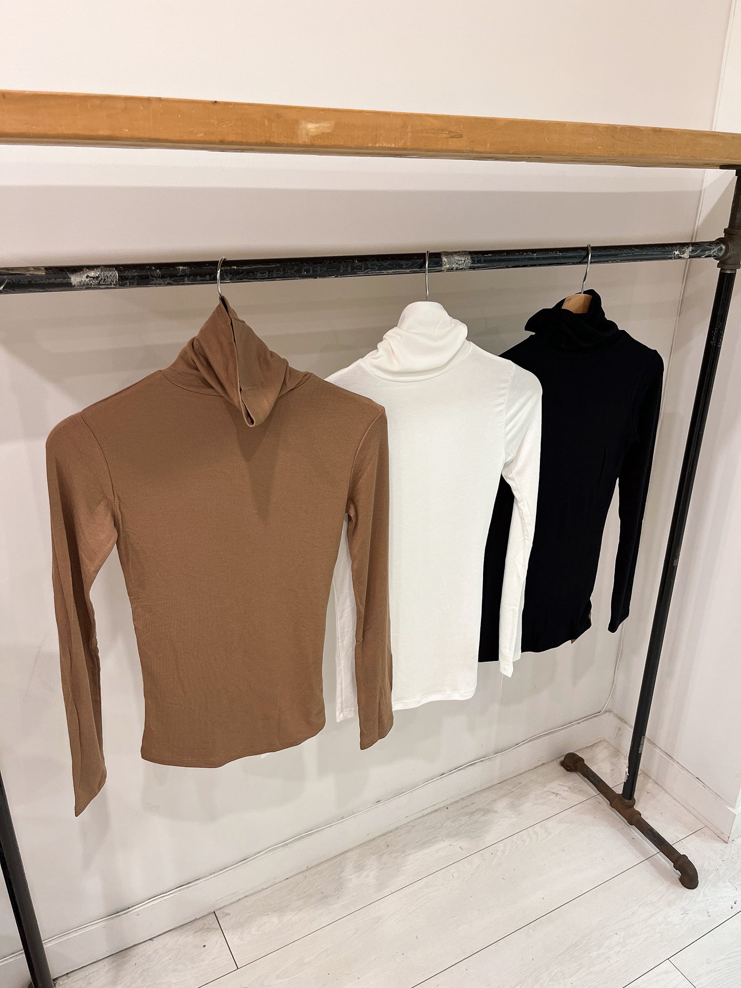 VIVIAN Basic turtleneck top