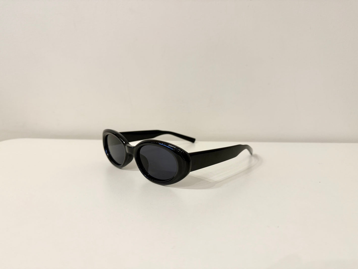 SWIPE Oval sunnies