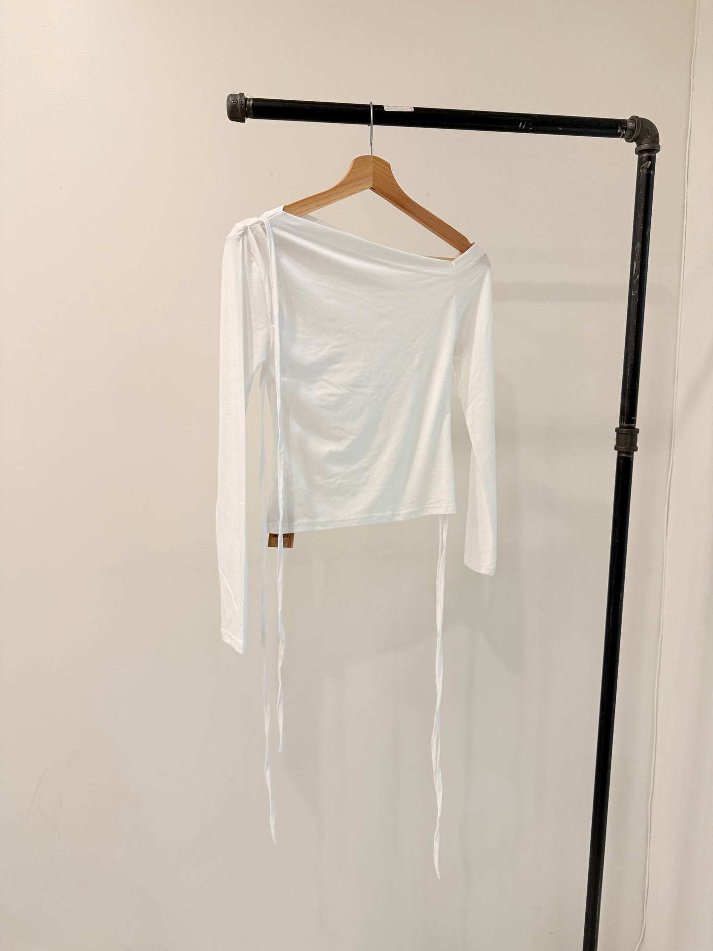 IZZY Off shoulder tie top