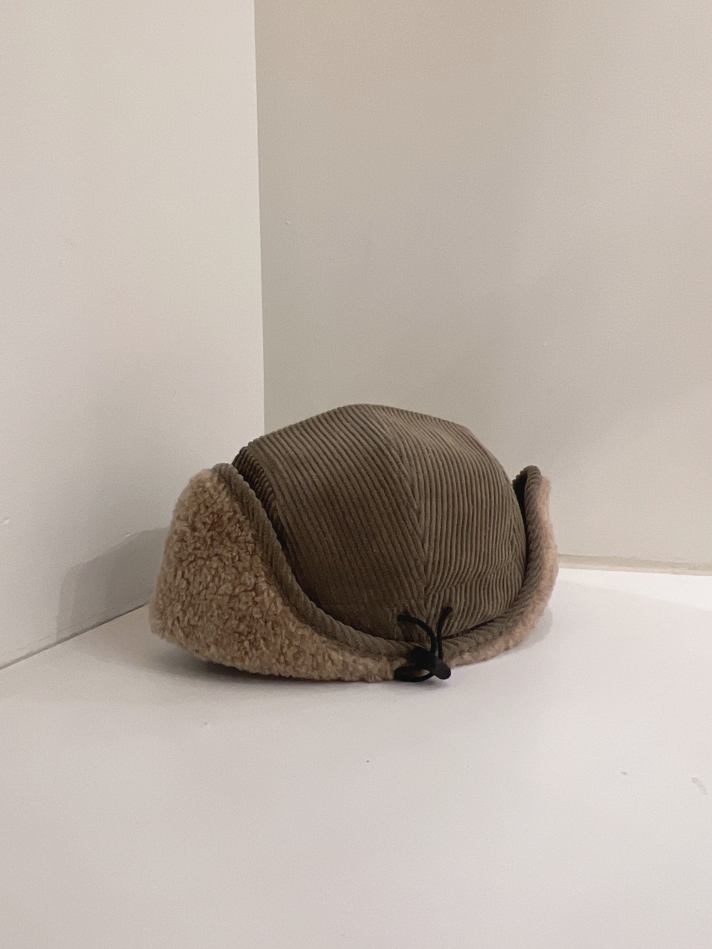 MAIN Corduroy trapper hat