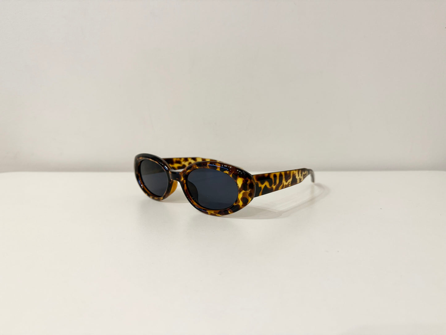 SWIPE Oval sunnies