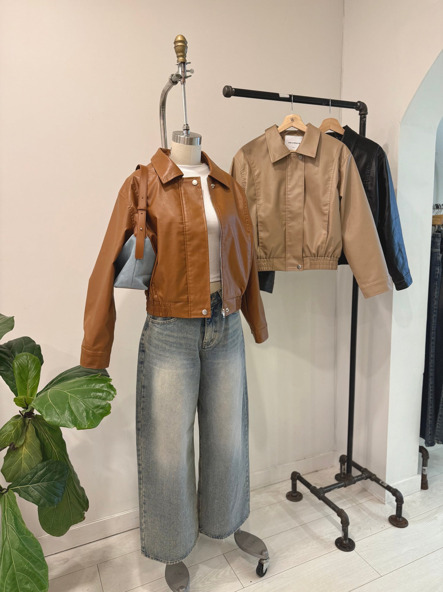 MEEN Cropped faux leather jacket