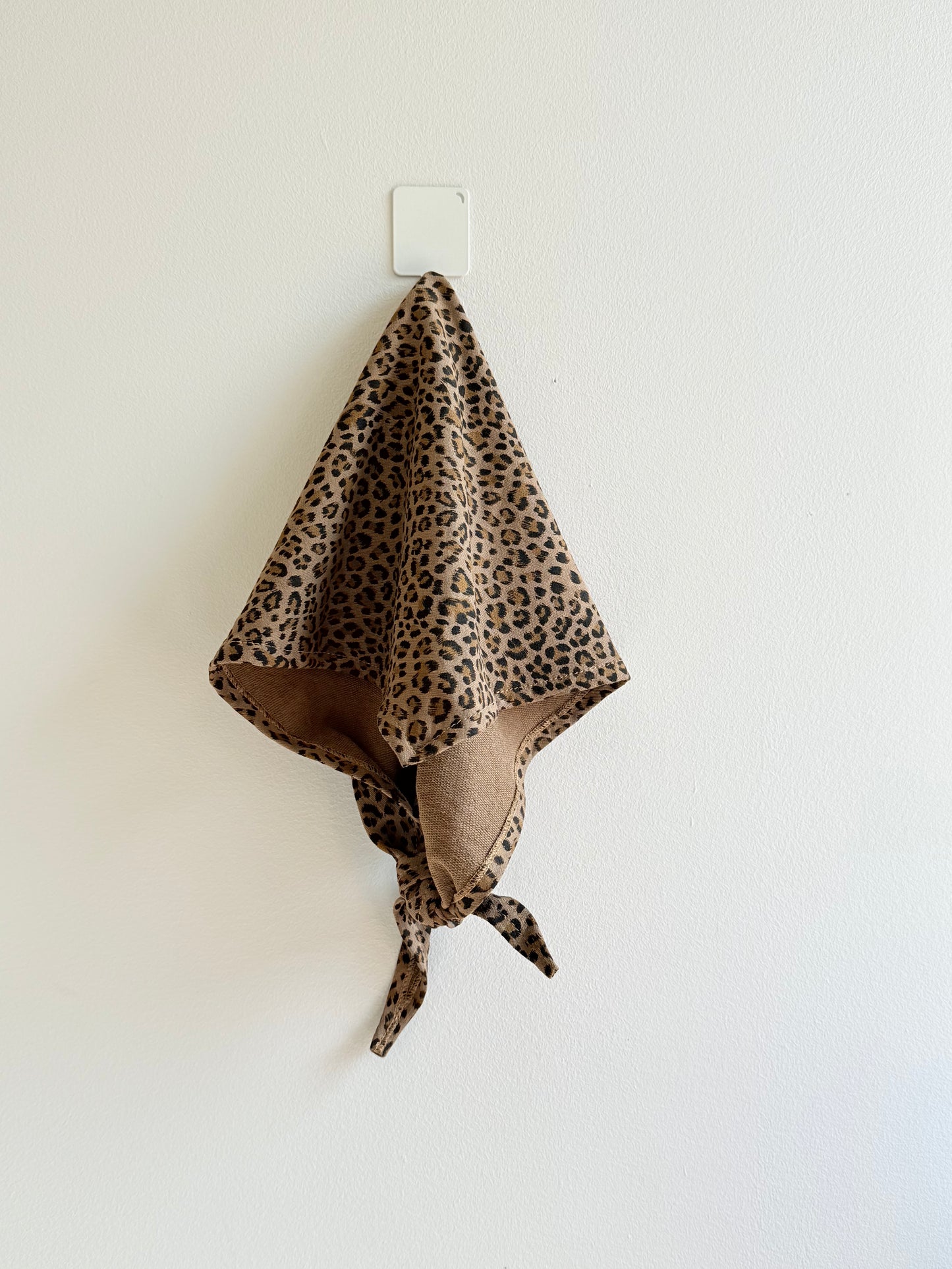 MAAM Cheetah triangle scarf