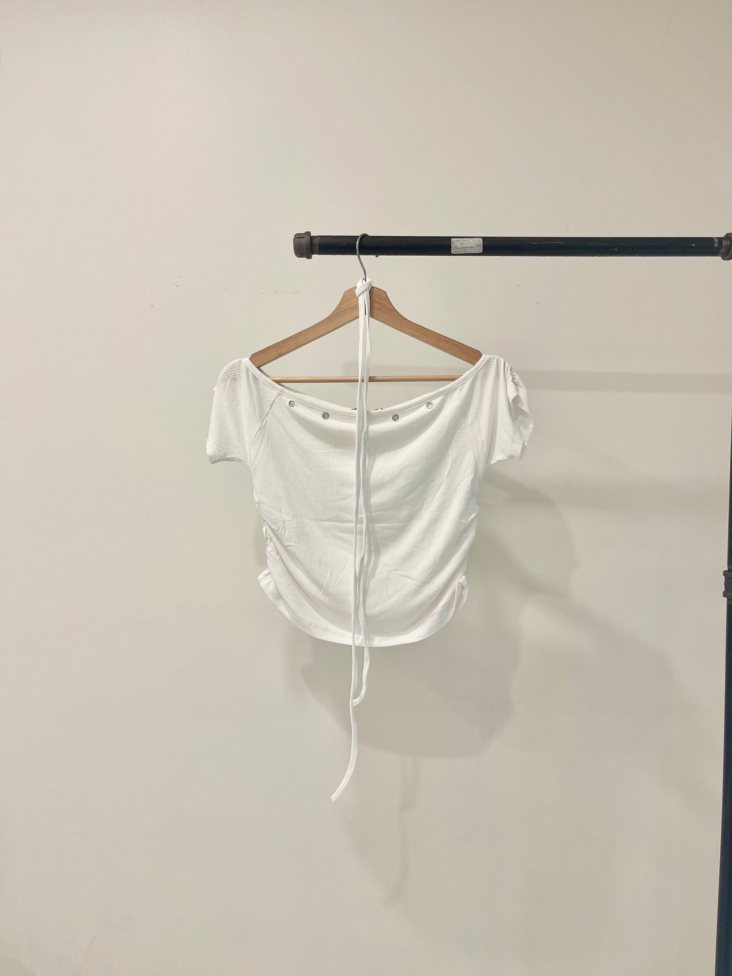 EVIE Eyelet-trim crop tee