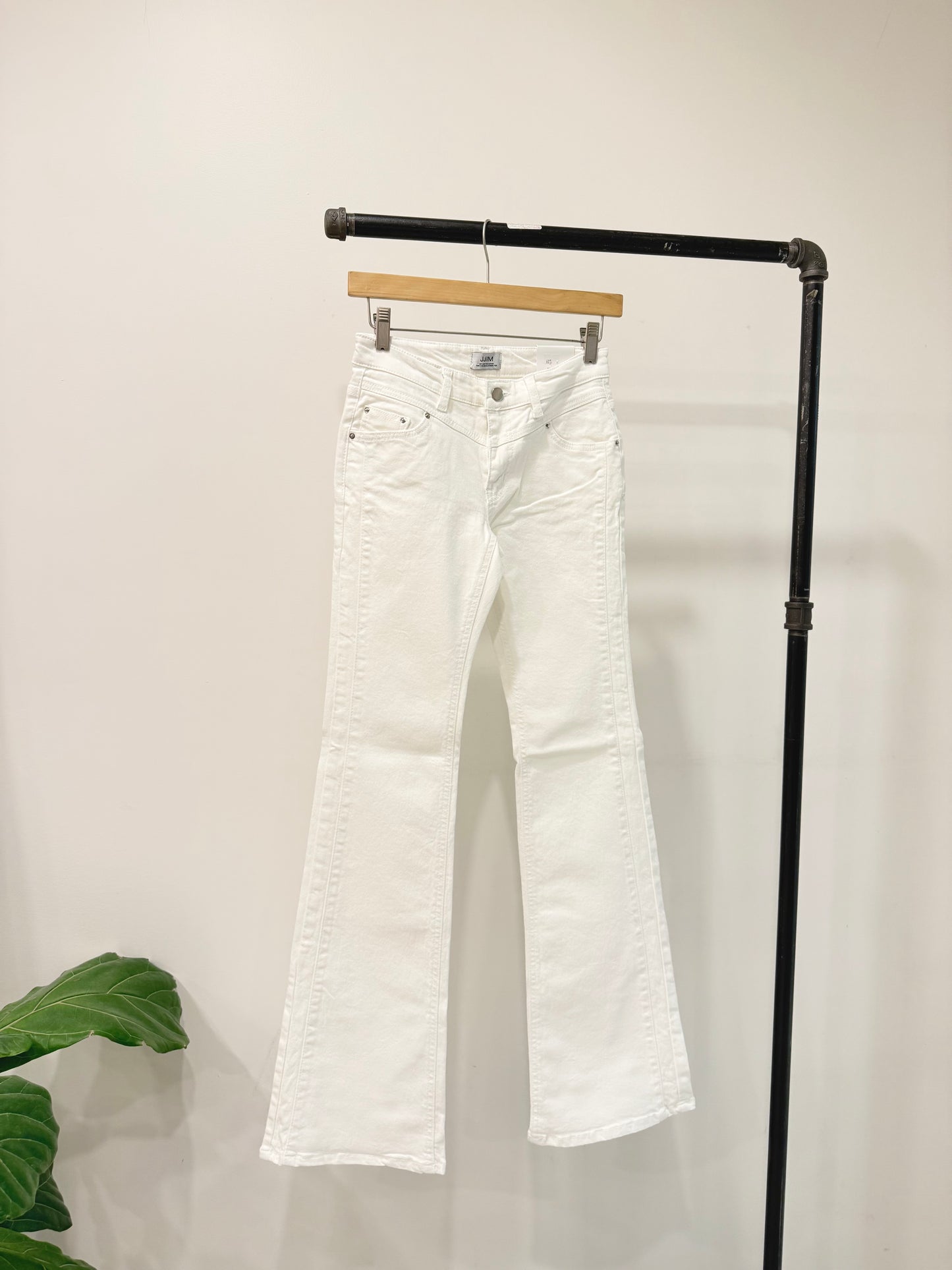 ANNIKA Low-rise flare jeans