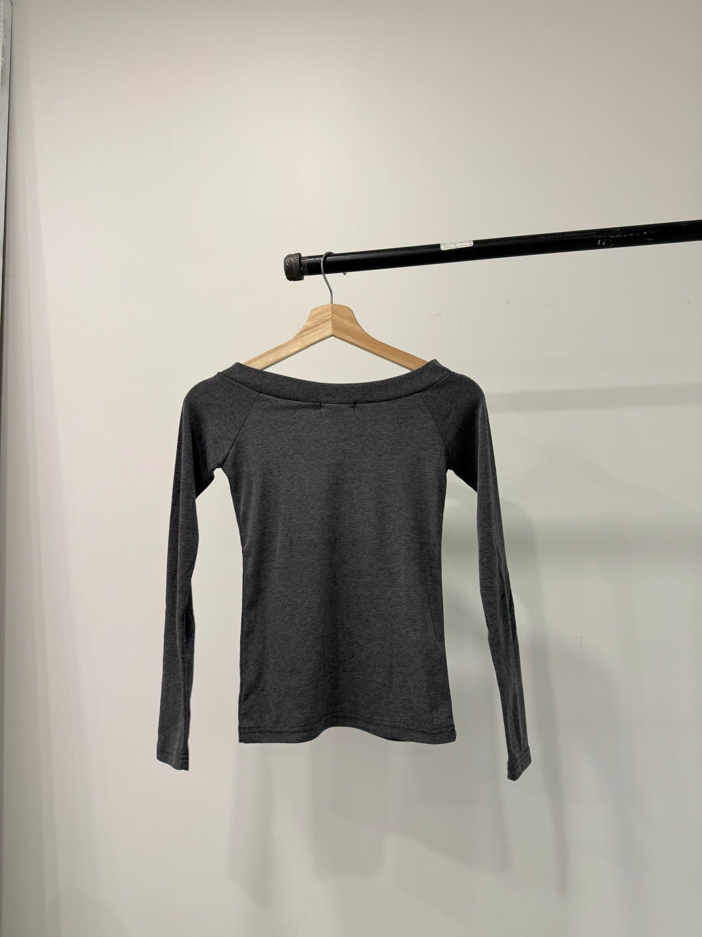 CHEAT Off shoulder eyelet top