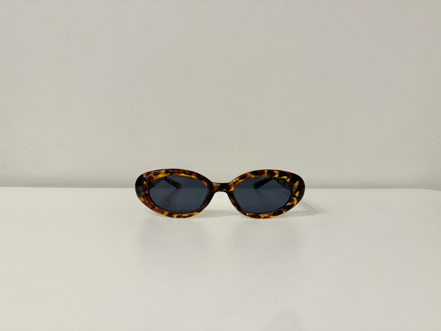 SWIPE Oval sunnies