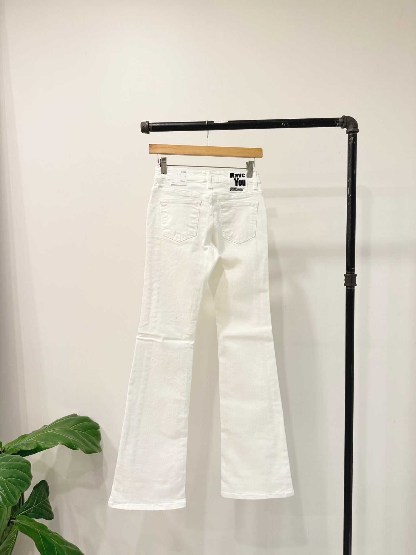 ANNIKA Low-rise flare jeans