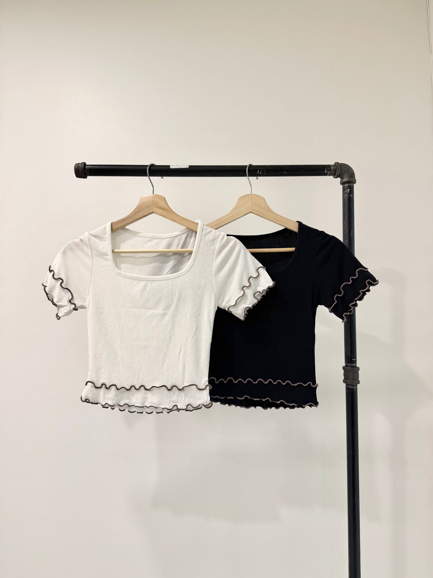 EMBER Lettuce edge tee