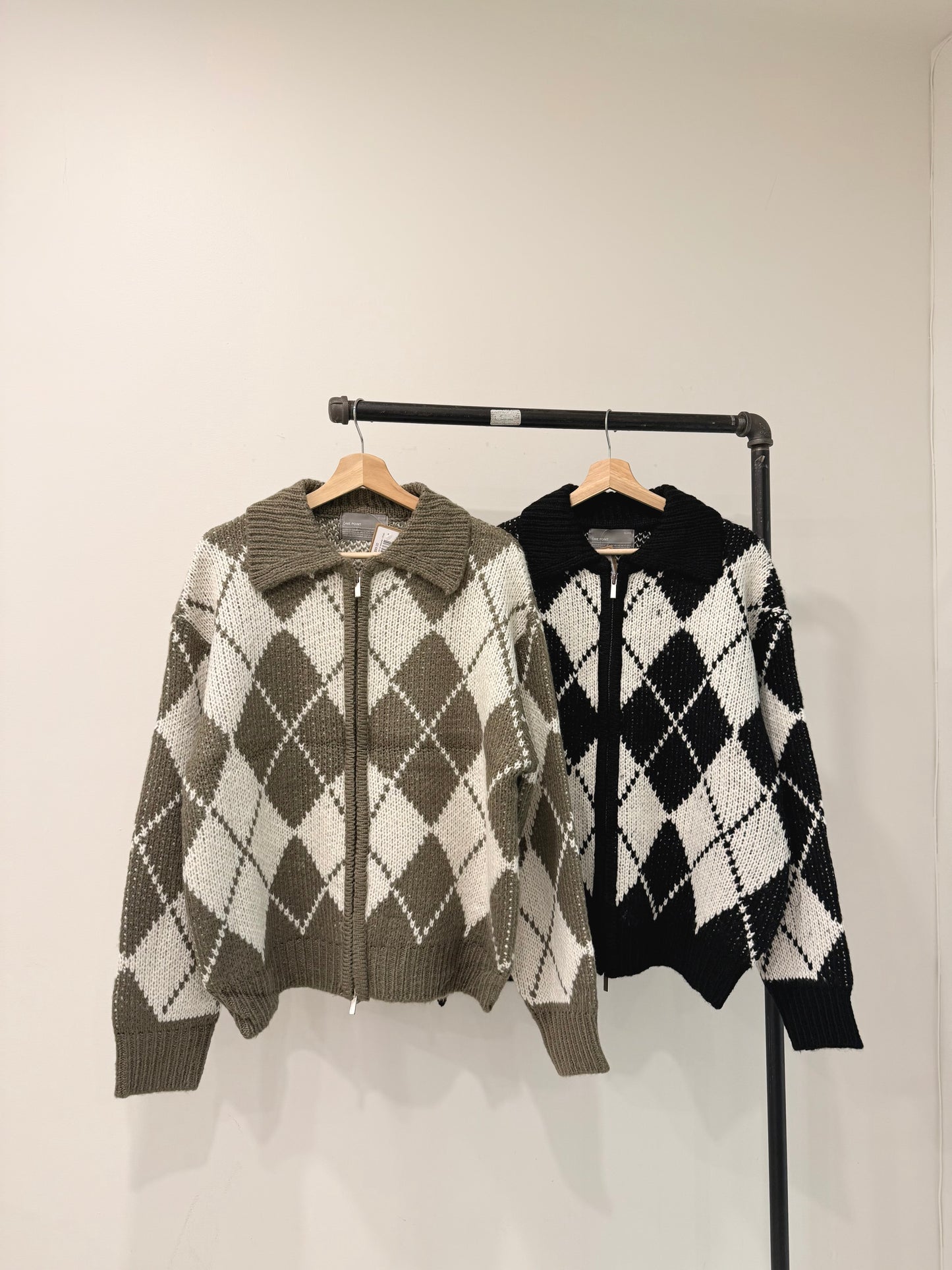 TOHO Argyle zip-up sweater