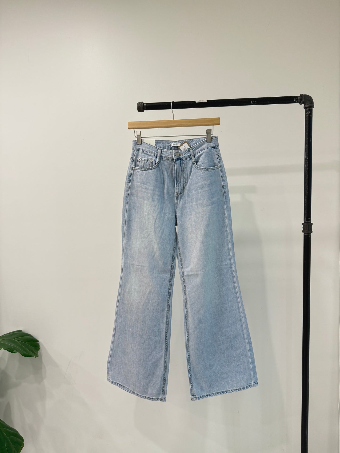 HALO Light washed jeans