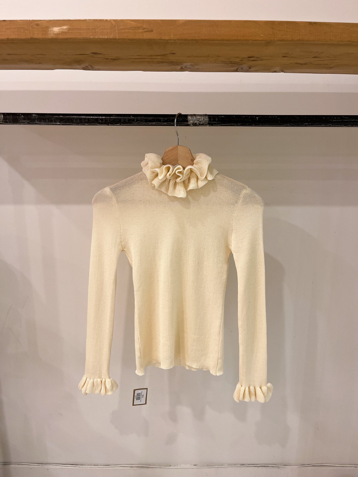 JUMI Ruffled edge knit top