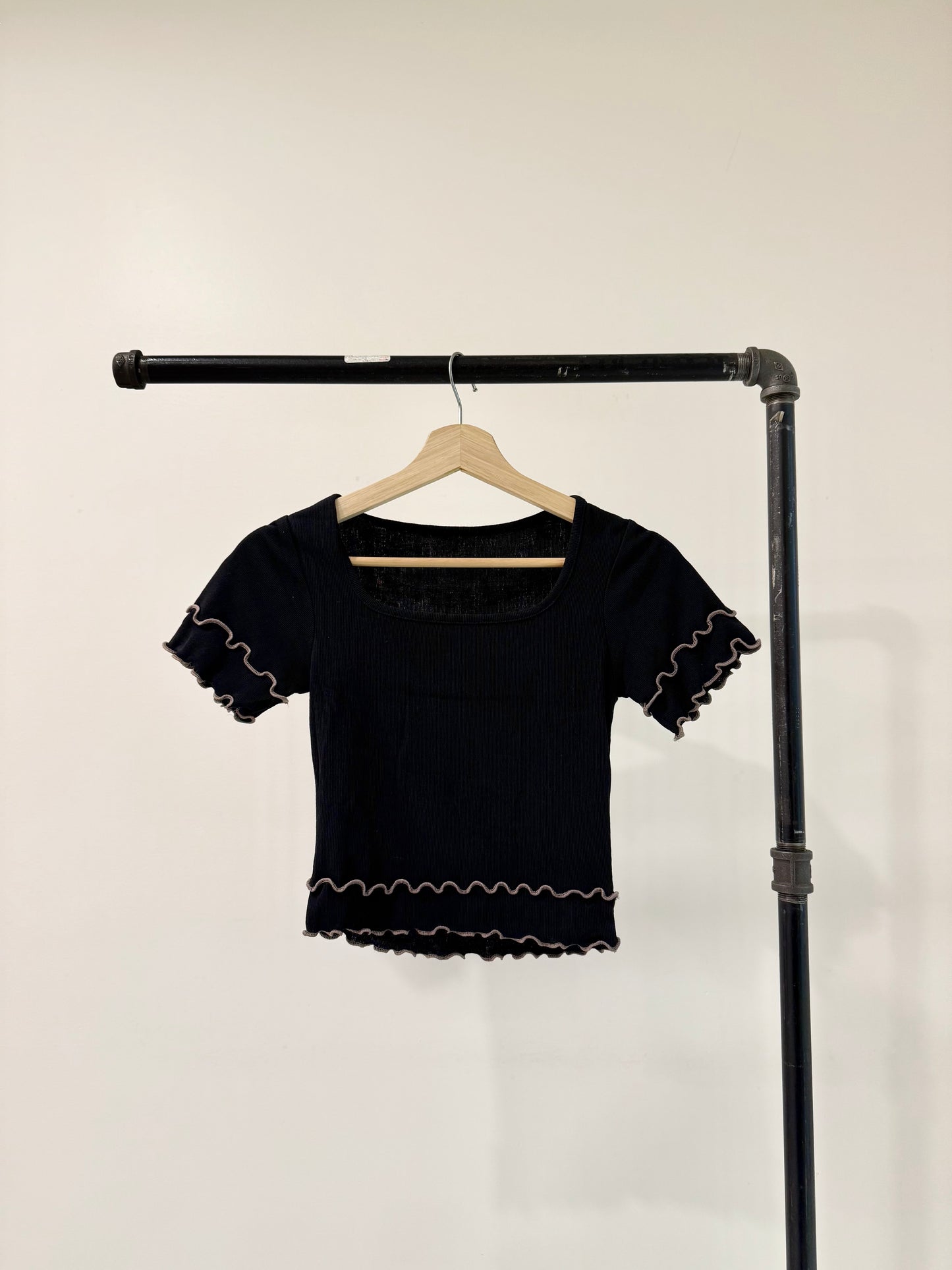 EMBER Lettuce edge tee