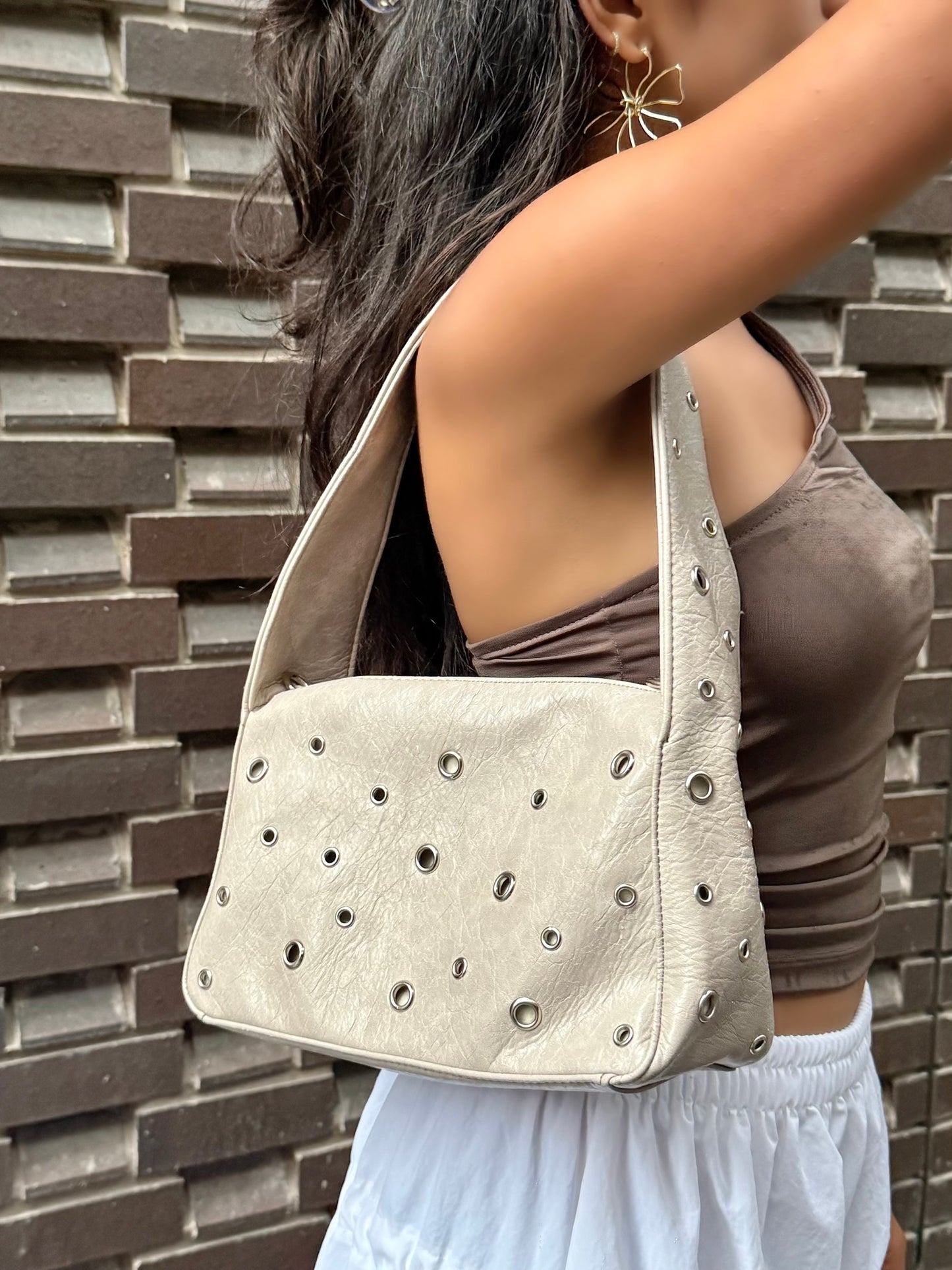 PEBBLE Eyelet shoulder bag
