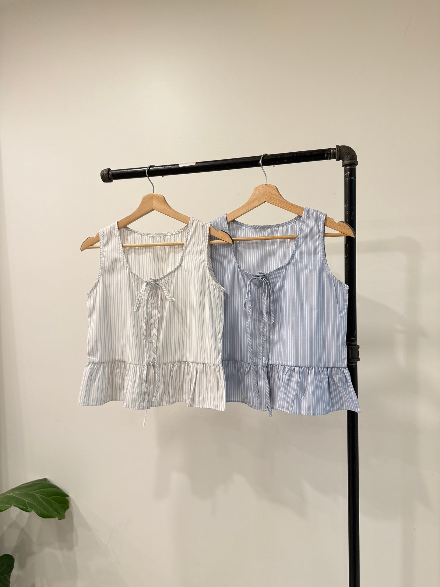 NORAH Ruffle hem stripe top