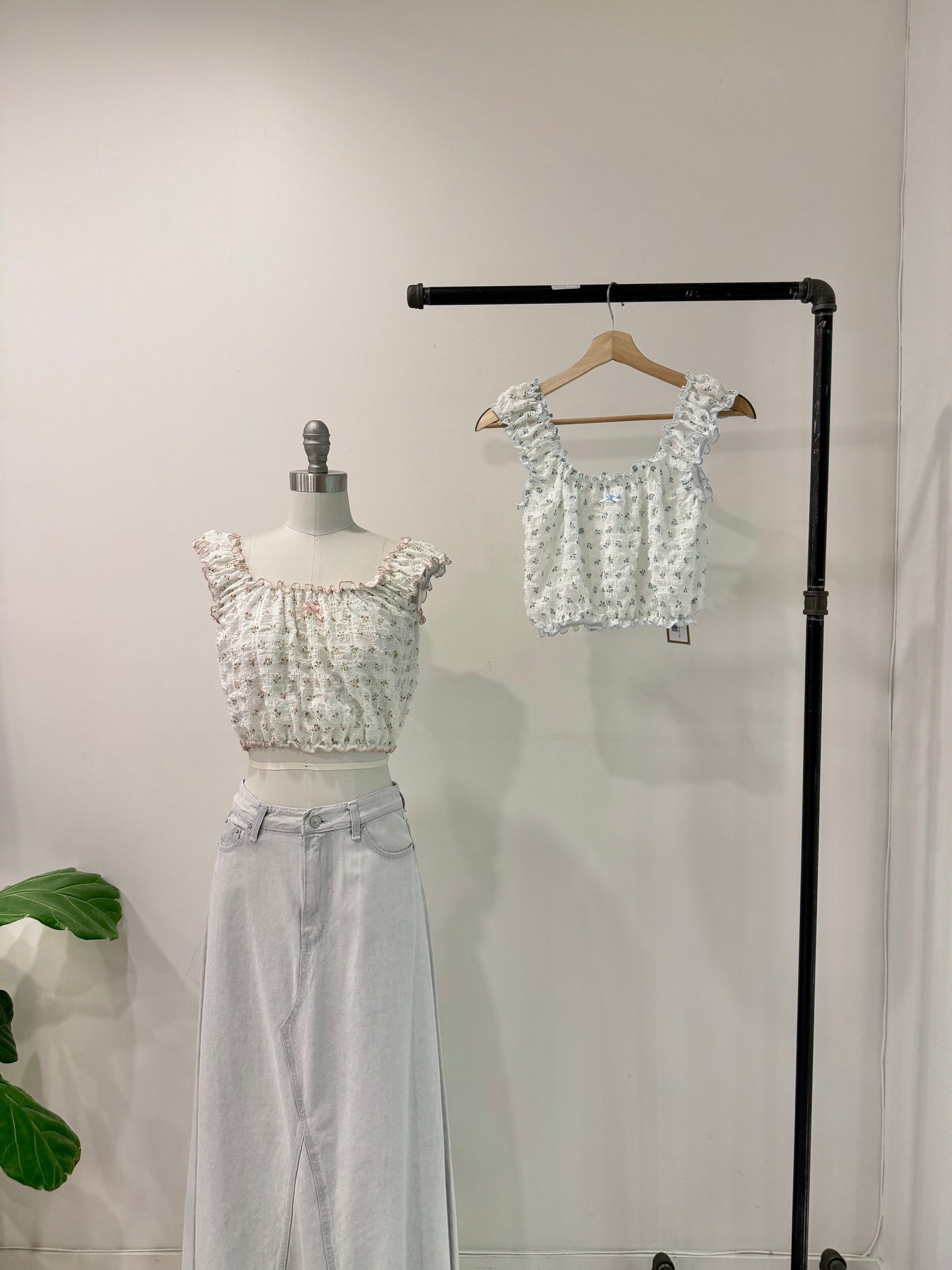 AMOURA Floral bubble top