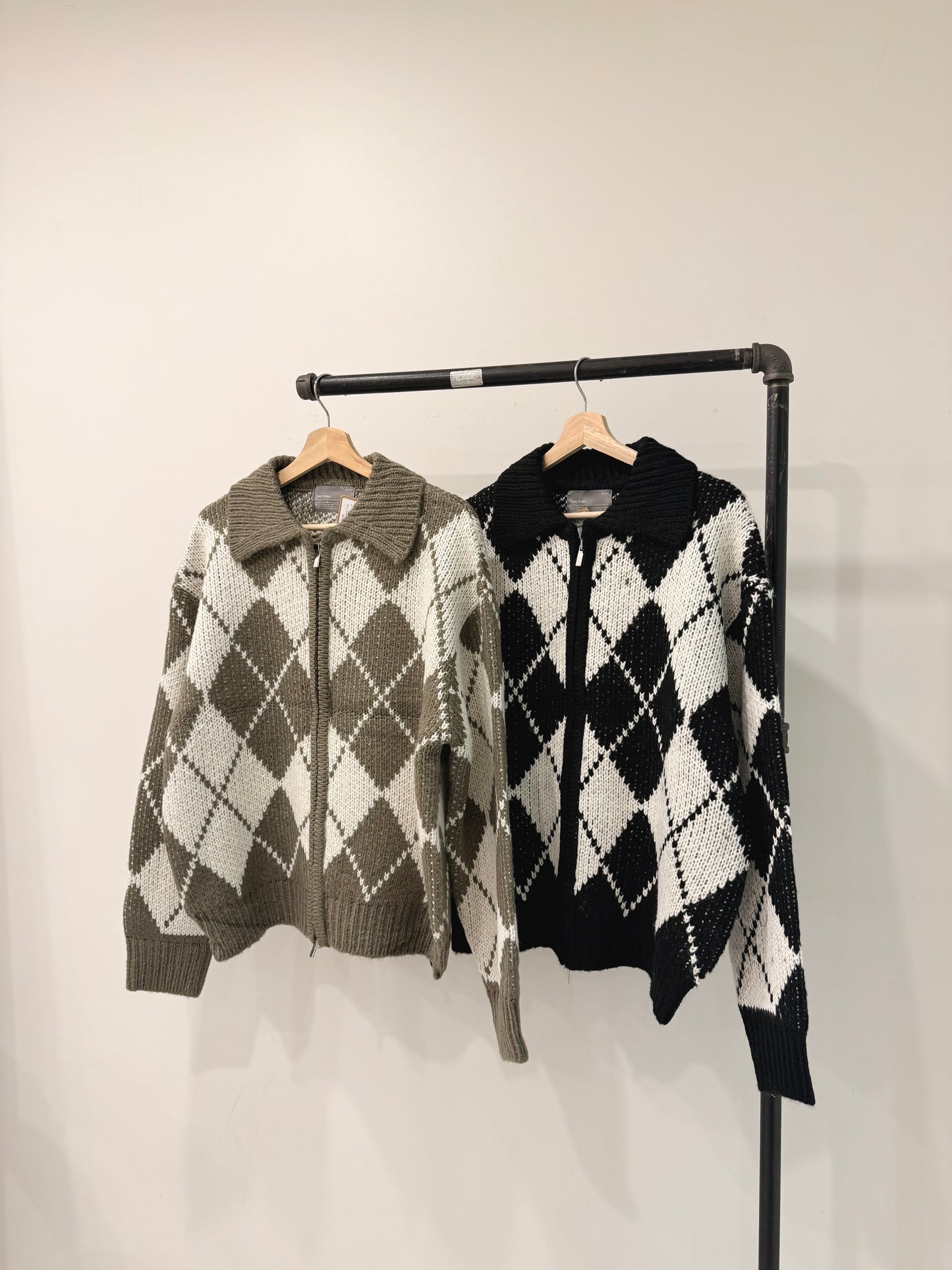 TOHO Argyle zip-up sweater