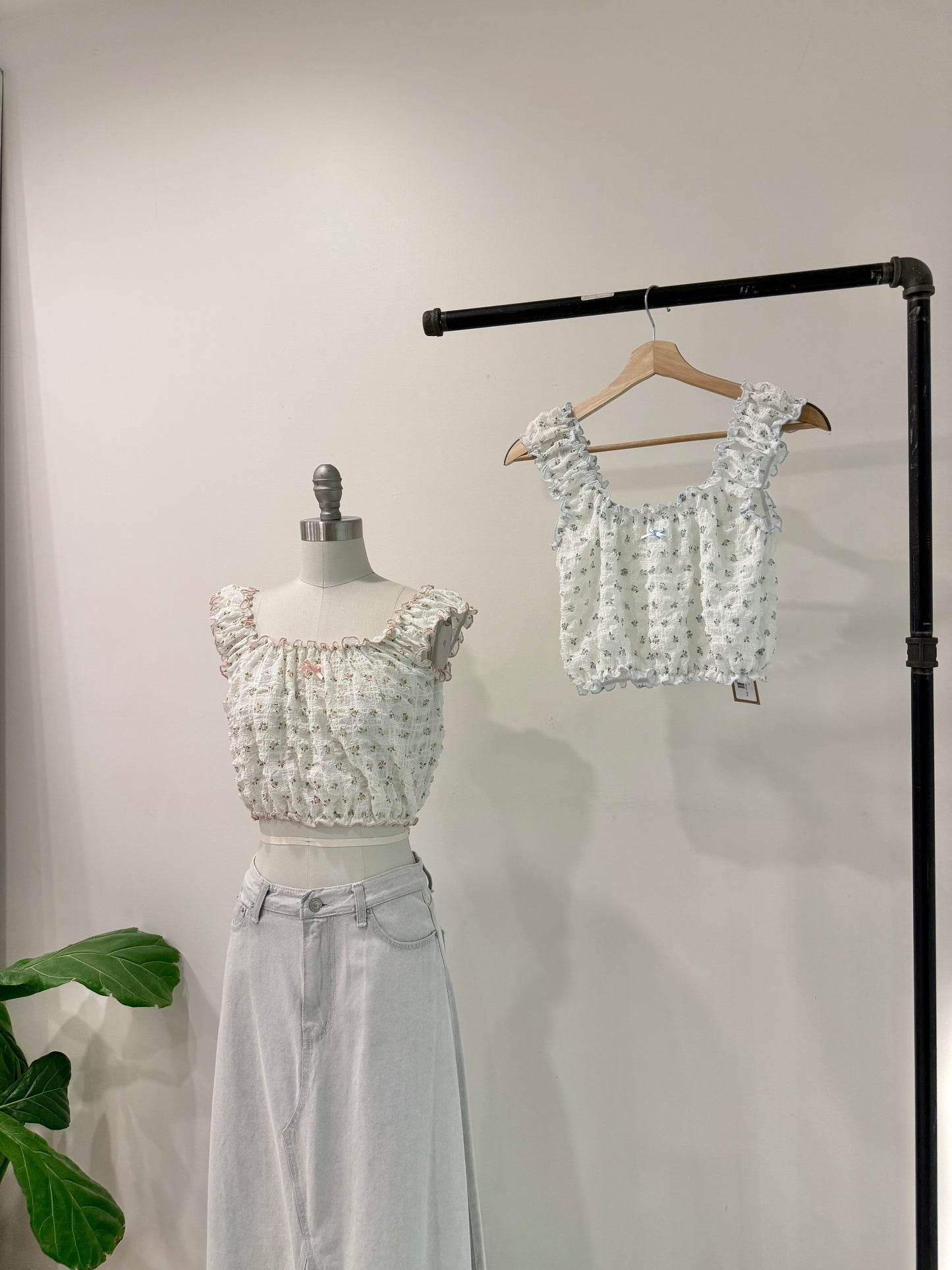 AMOURA Floral bubble top