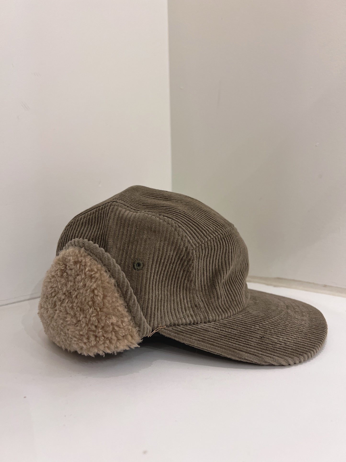 MAIN Corduroy trapper hat