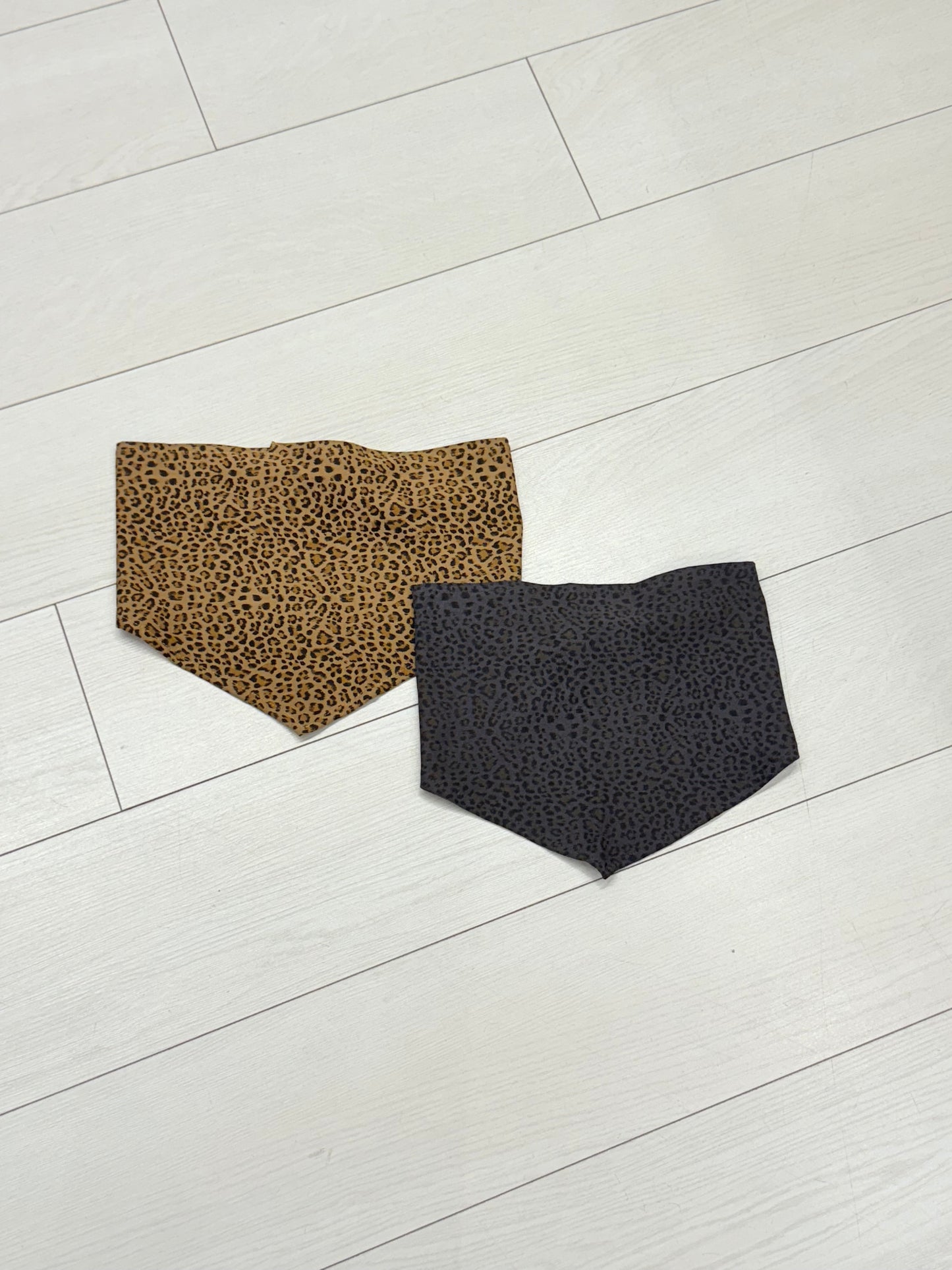 MAAM Cheetah triangle scarf